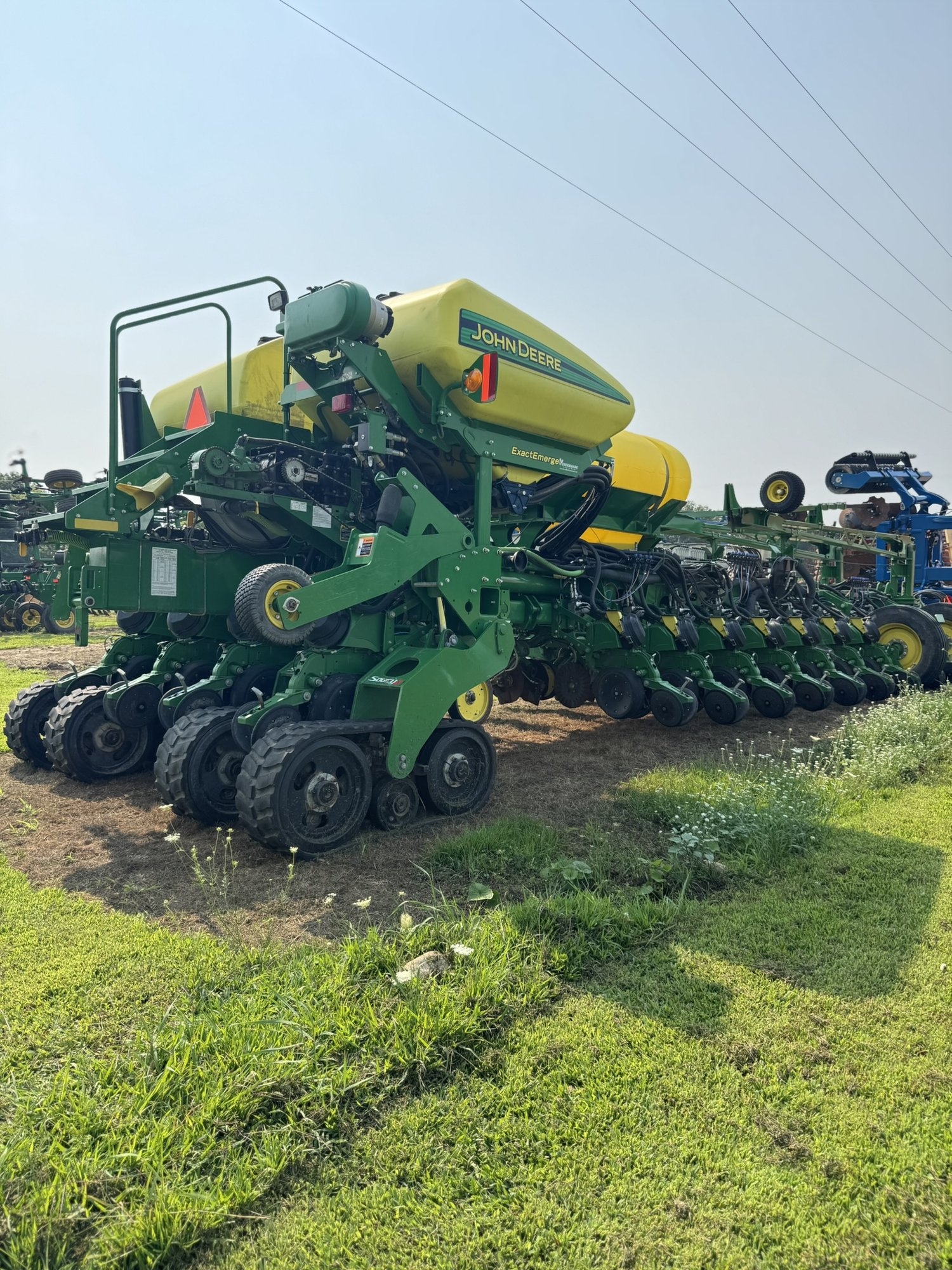 John Deere 1775 NT Exact Emerge 24 Row Corn Planter (A52349)