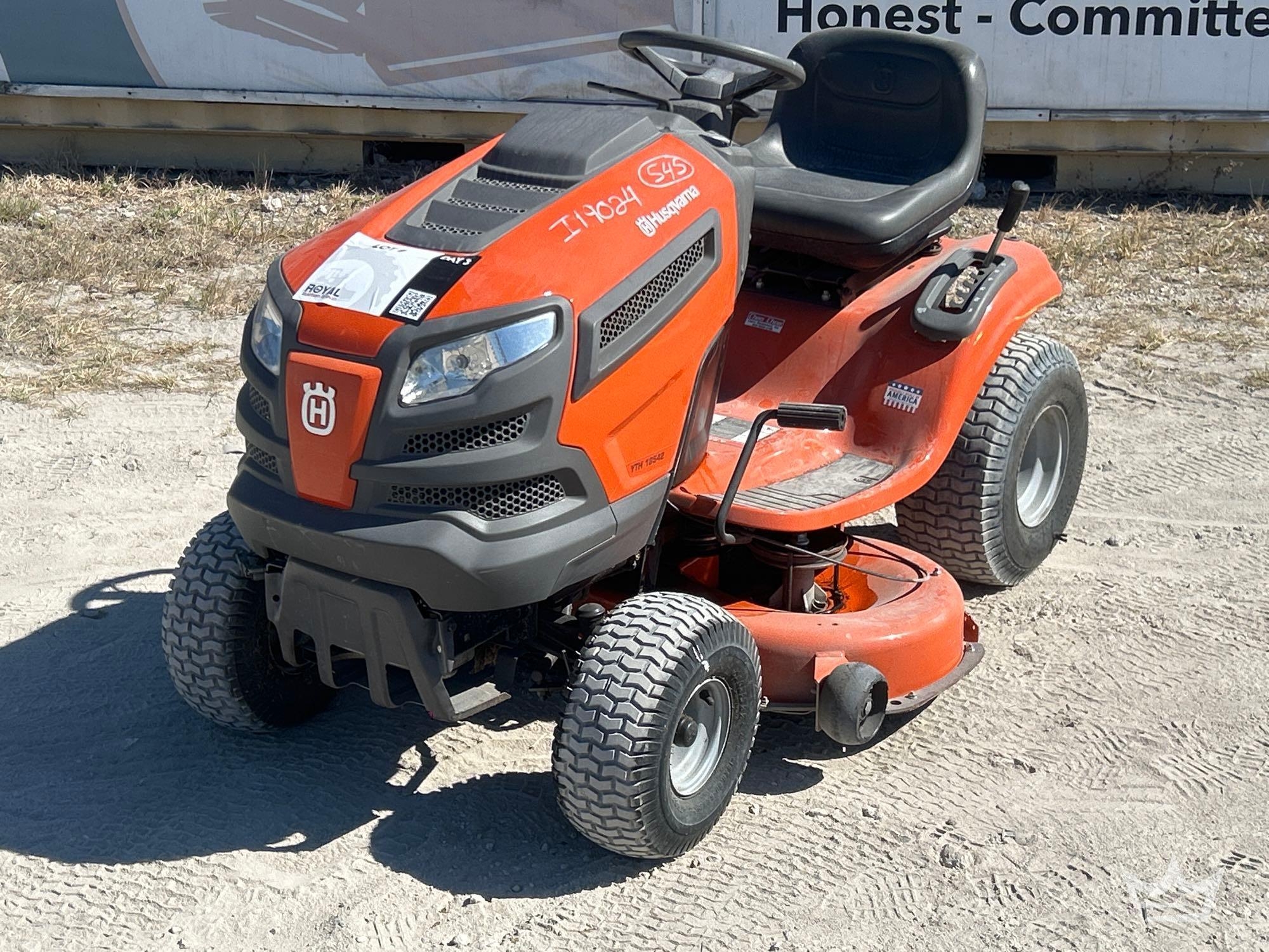 HUSQVARNA RIDING MOWER 42INCH (A56859)