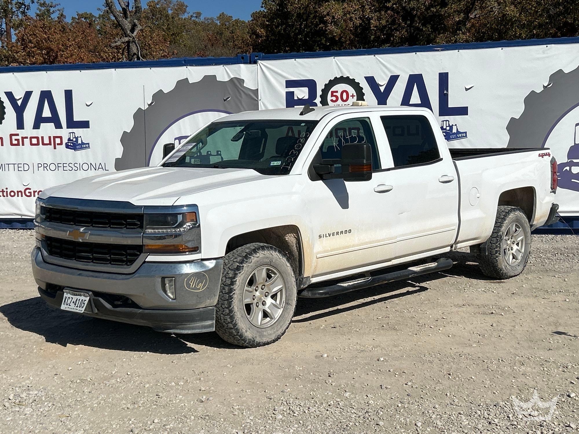 2017 Chevrolet Silverado 1500 4x4 Crew Cab Pickup Truck (A55973)