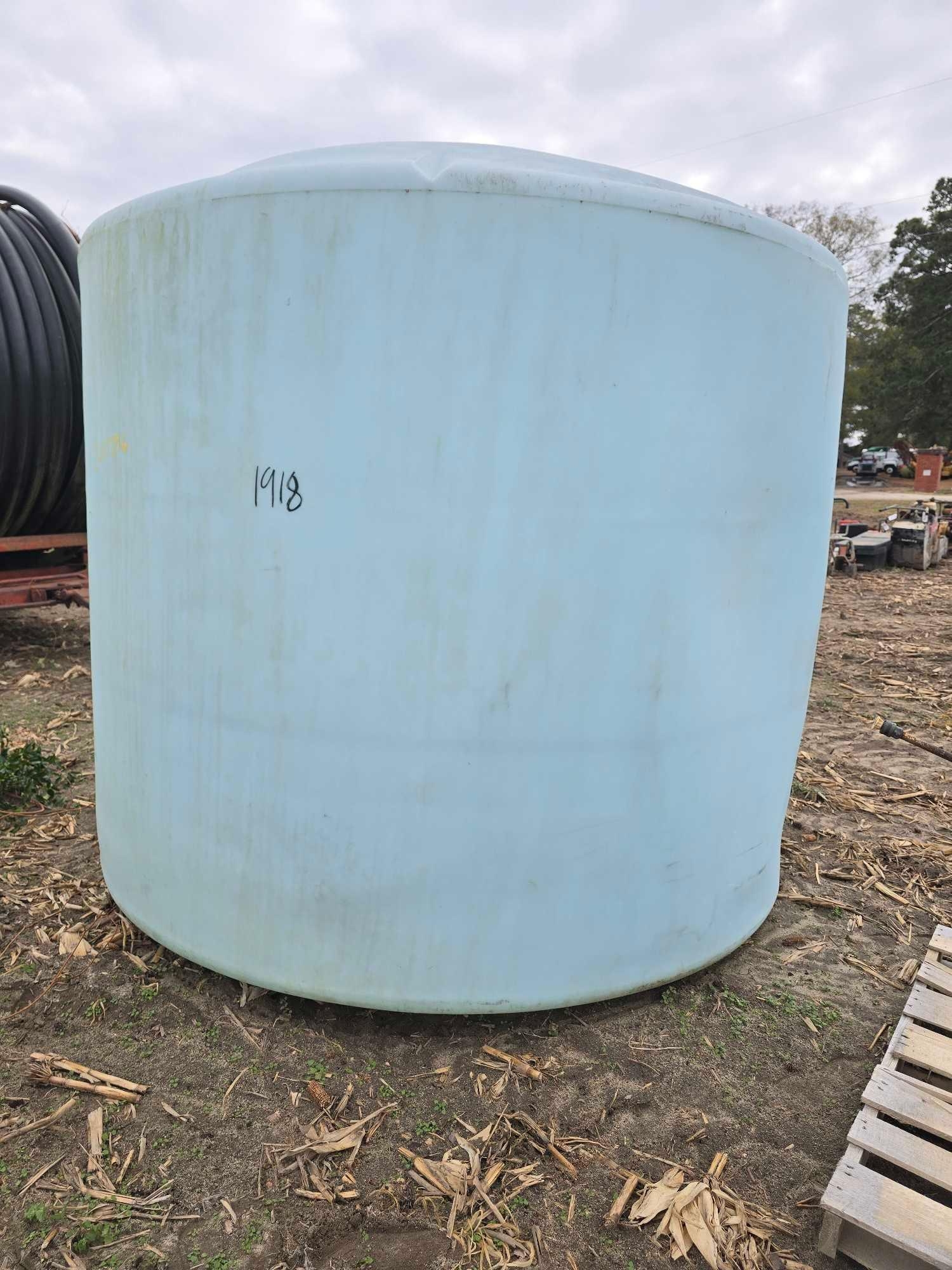 2,500 GAL. POLY FLAT BOTTOM STORAGE TANK (A58374)
