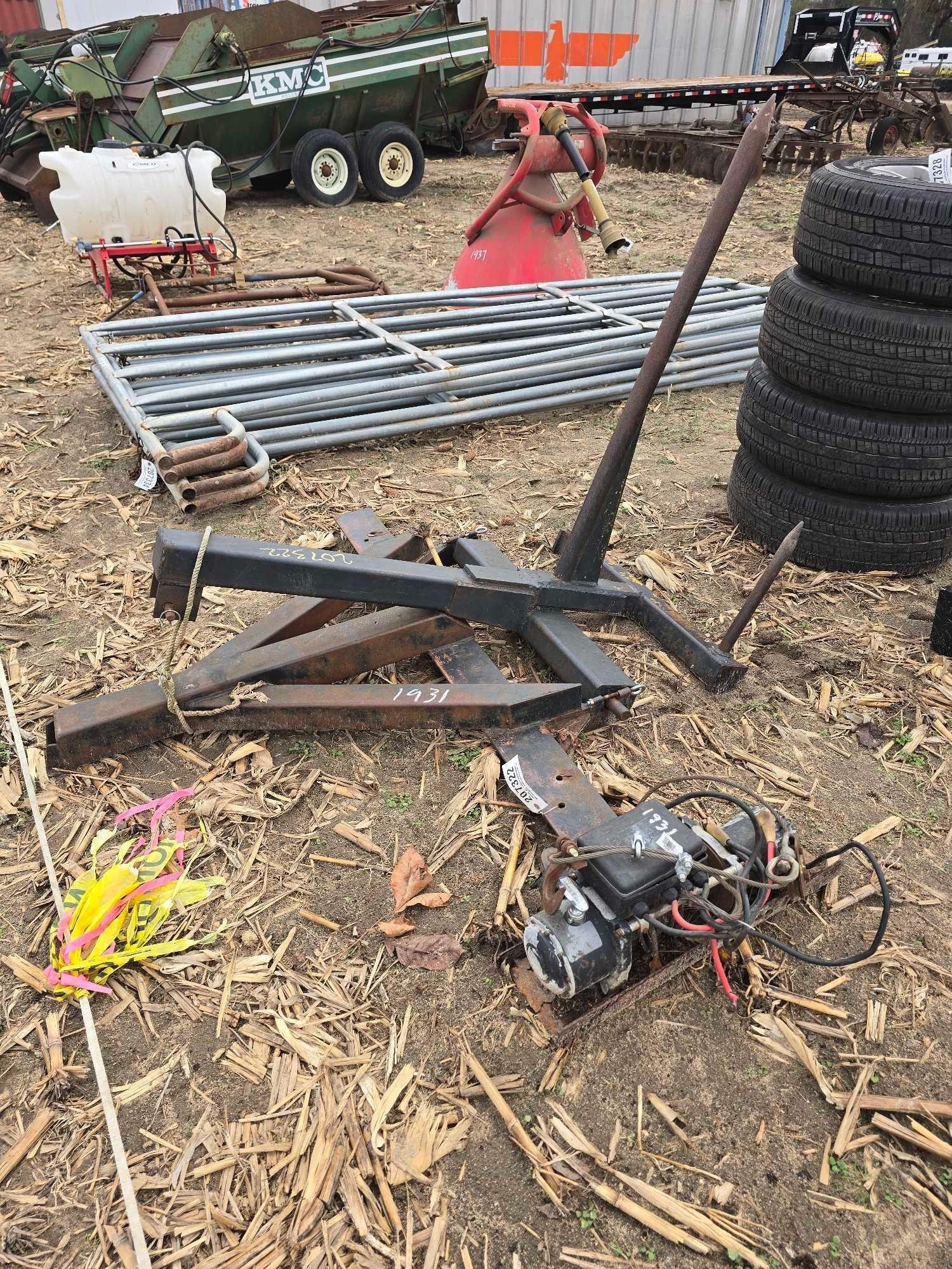 3PT HAY SPEAR W/ELECTRIC WINCH (A58374)