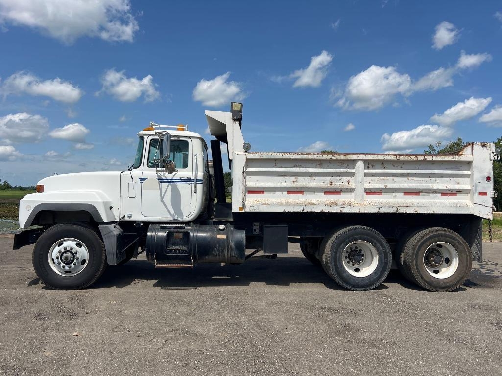 2003 MACK RD688S T/A DUMP TRUCK (A51406)