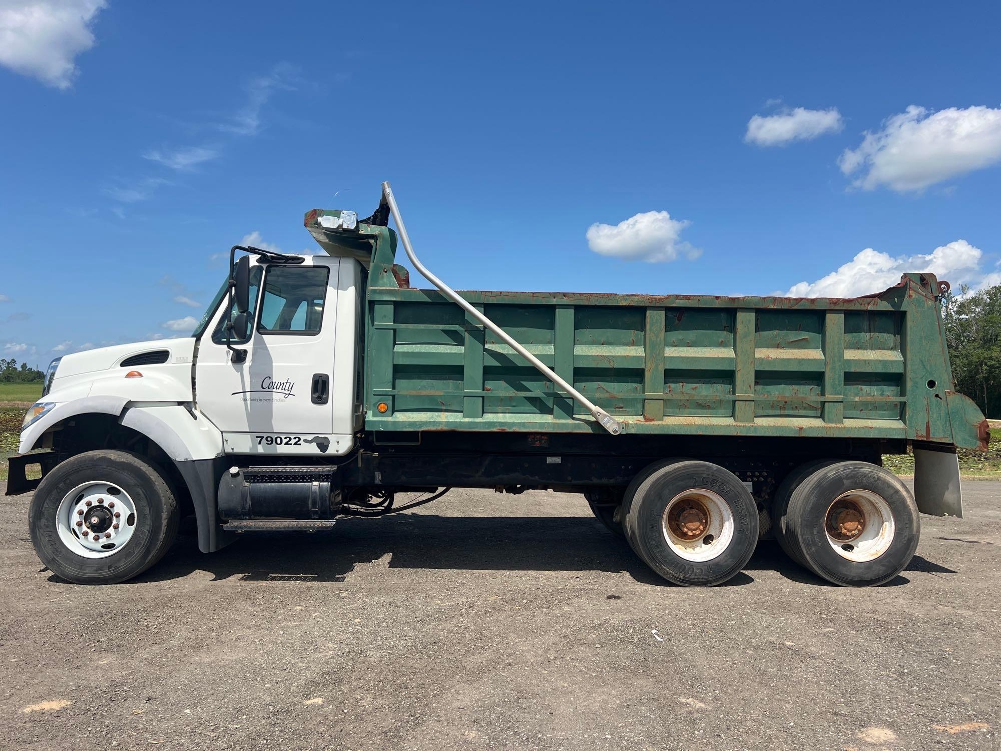 2006 INTERNATIONAL 7600 T/A DUMP TRUCK (A51406)