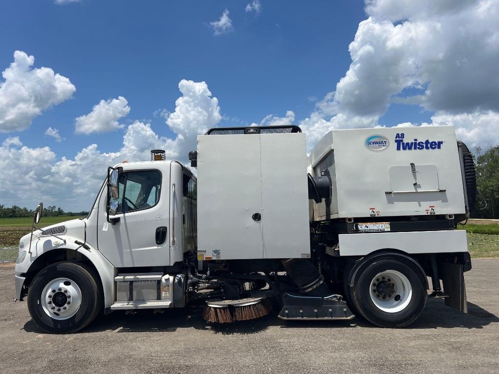 2017 FREIGHTLINER M2 S/A SWEEPER TRUCK (A51406)