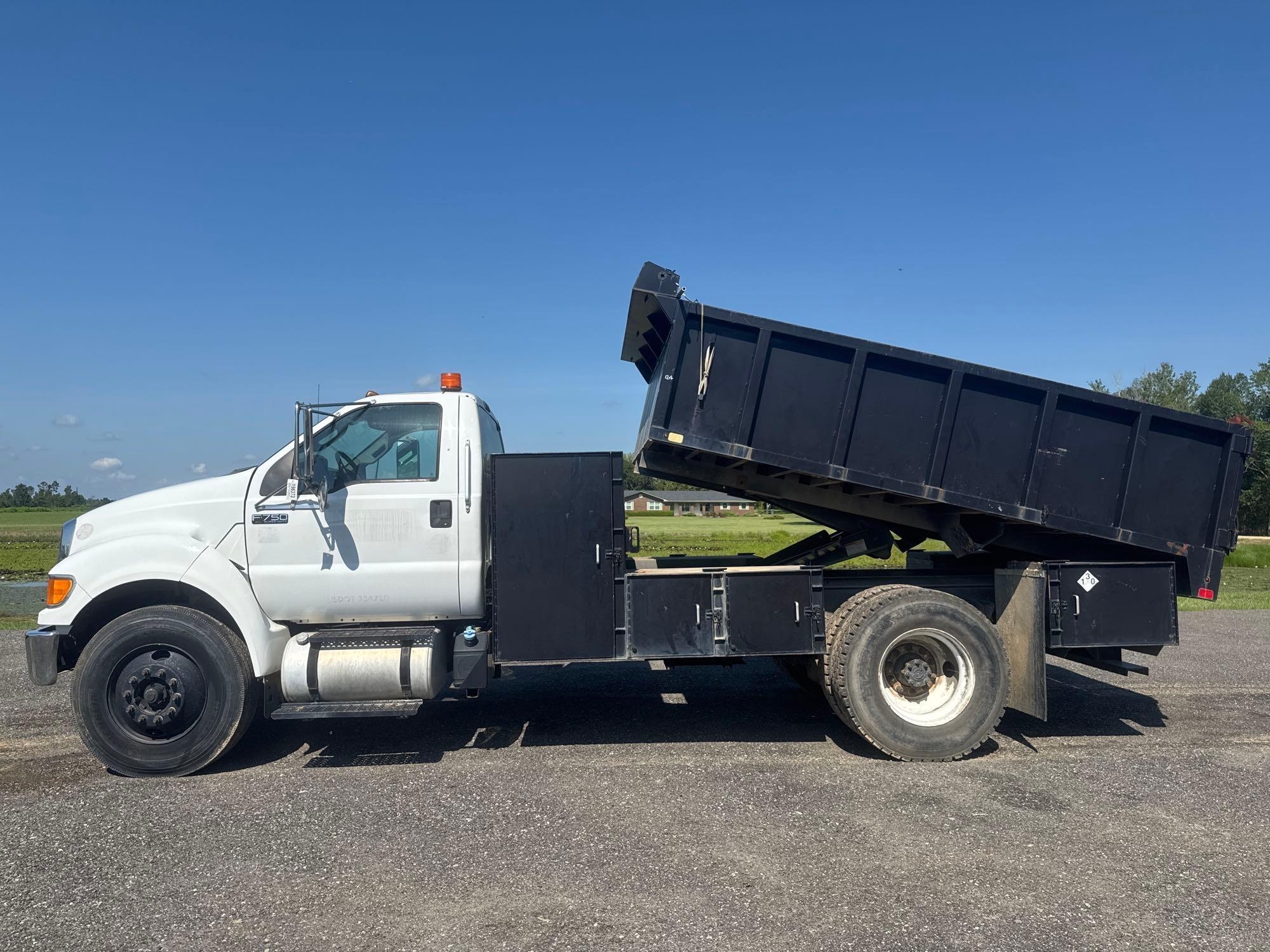 2015 FORD-750 XL SUPER DUTY DUMP TRUCK (A51406)