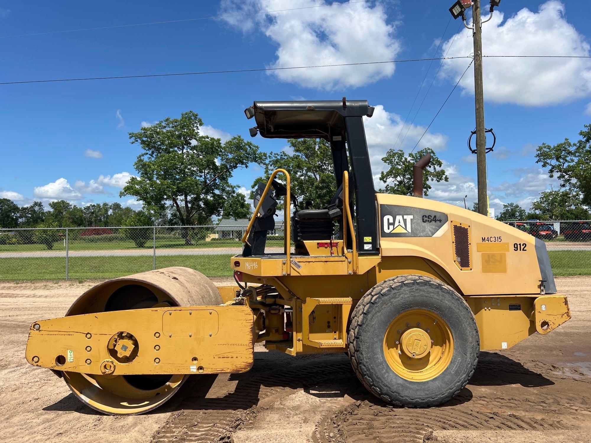 2012 CATERPILLAR CS44 SMOOTH DRUM ROLLER (A50458)