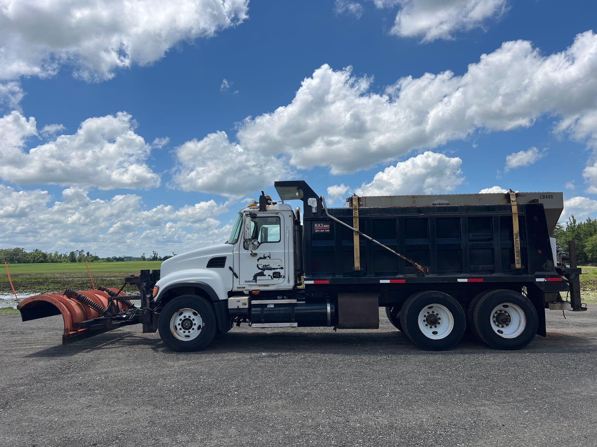 2004 MACK GRANITE CV713 DUMP TRUCK (A51406)