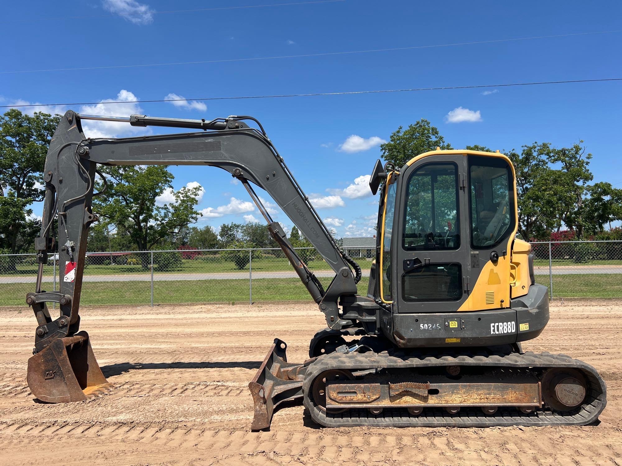 2019 VOLVO ECR88D EXCAVATOR (A50458)