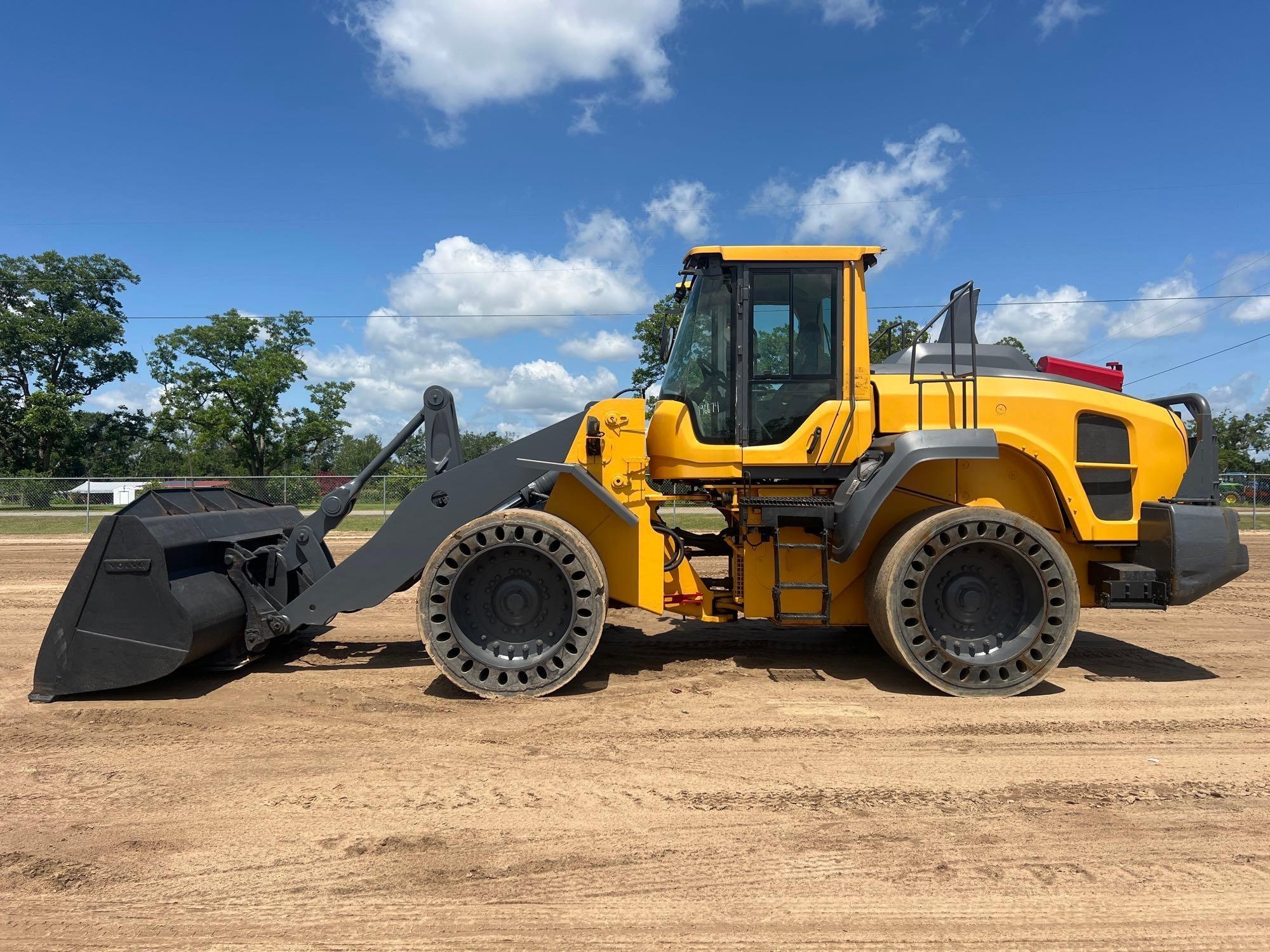 2015 VOLVO L110M WHEEL LOADER (A50458)