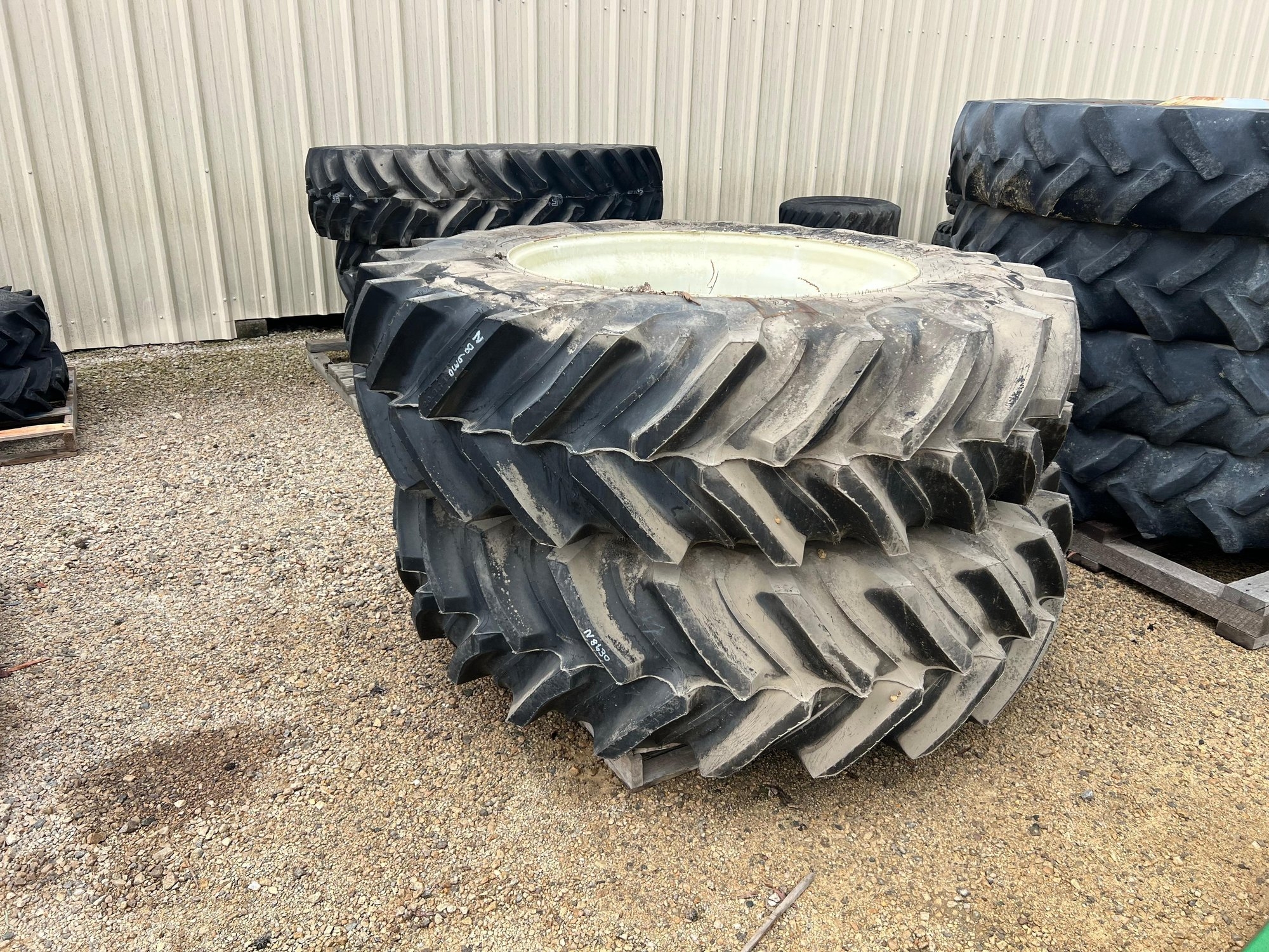 FIRESTONE 20.8R42 REAR TIRES WITH WHEELS (WHEELS FITS GENESIS TG-T8000 TRACTORS) (A52748)