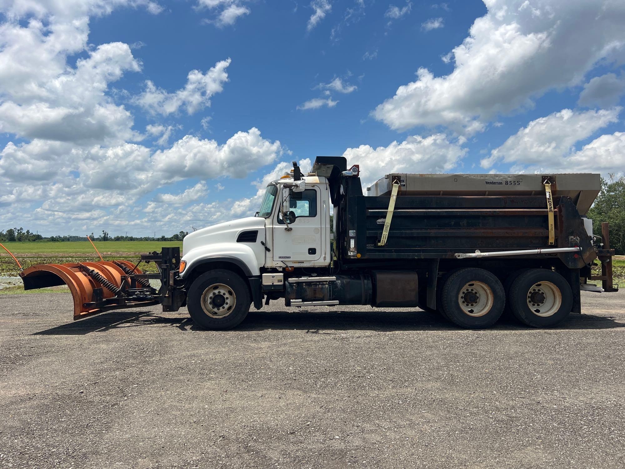 2004 MACK GRANITE CV713 DUMP TRUCK (A51406)