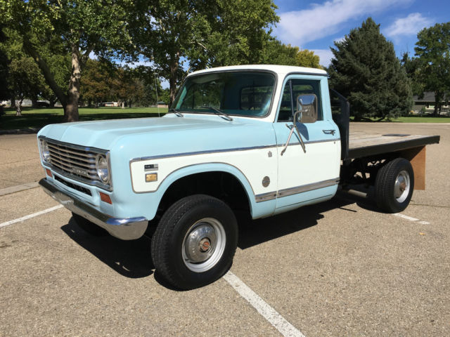 1975 International 200 4x4 flatbed v8.jpg