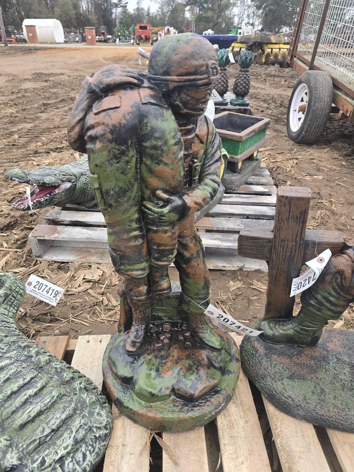 SOLDIER TOTING A SOLDIER CONCRETE STATUE (A58374)