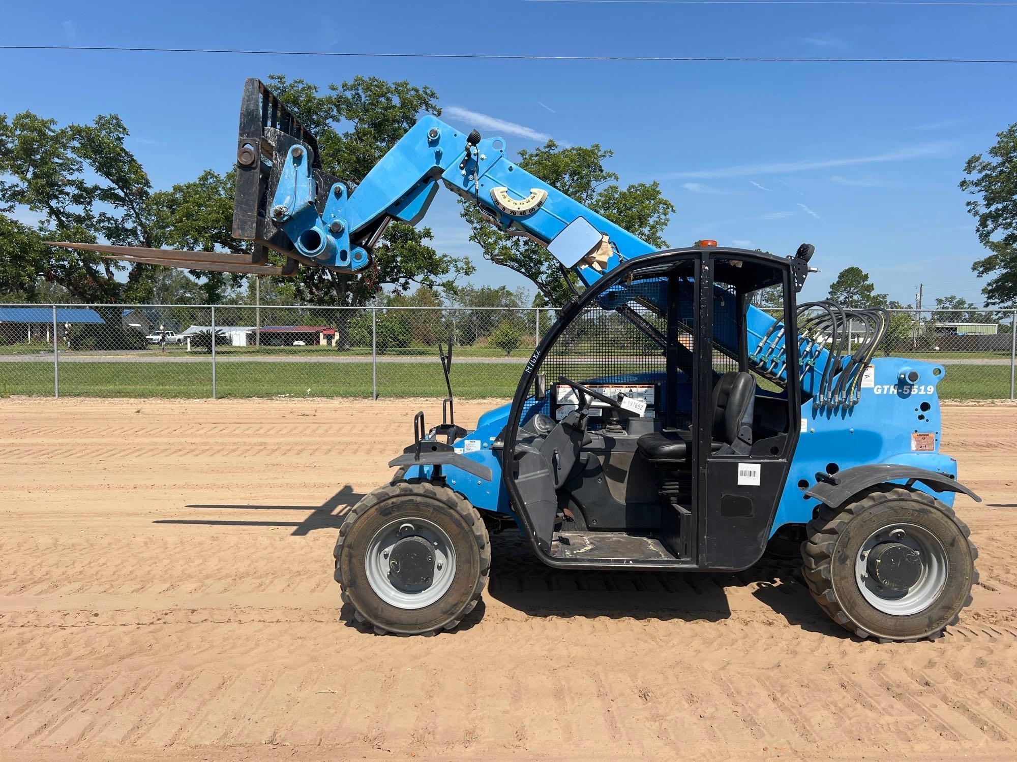 2018 GENIE GTH-5519 TELESCOPIC FORKLIFT (A51242)