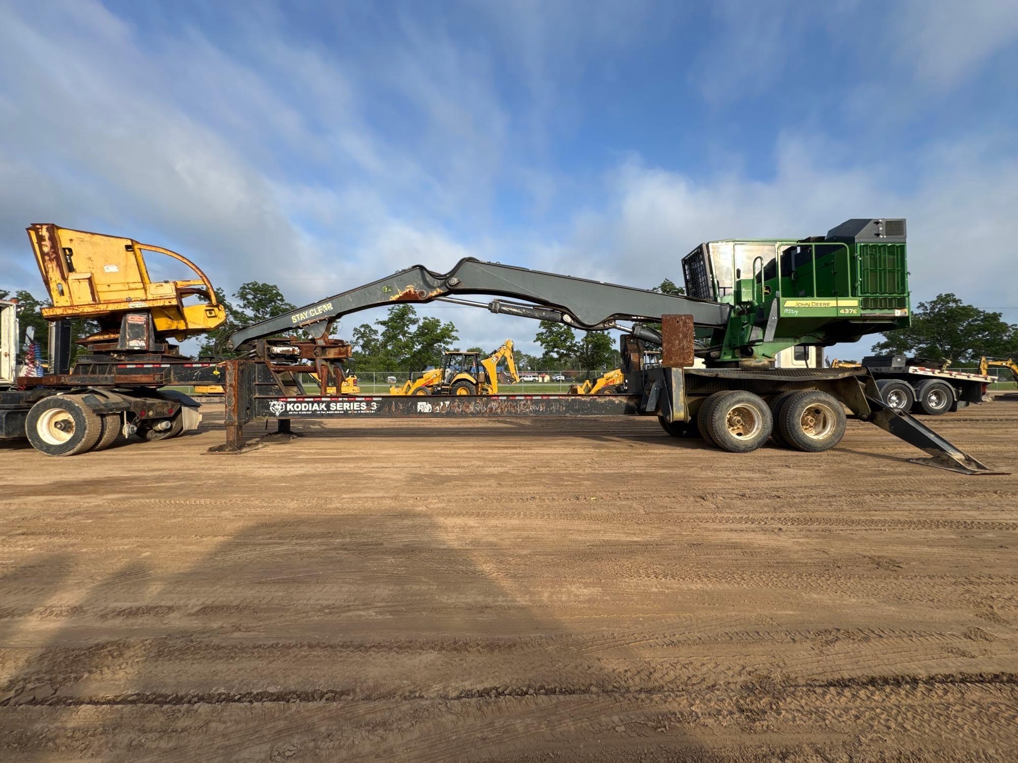 JOHN DEERE 437E KNUCKLE BOOM LOADER (A51246)