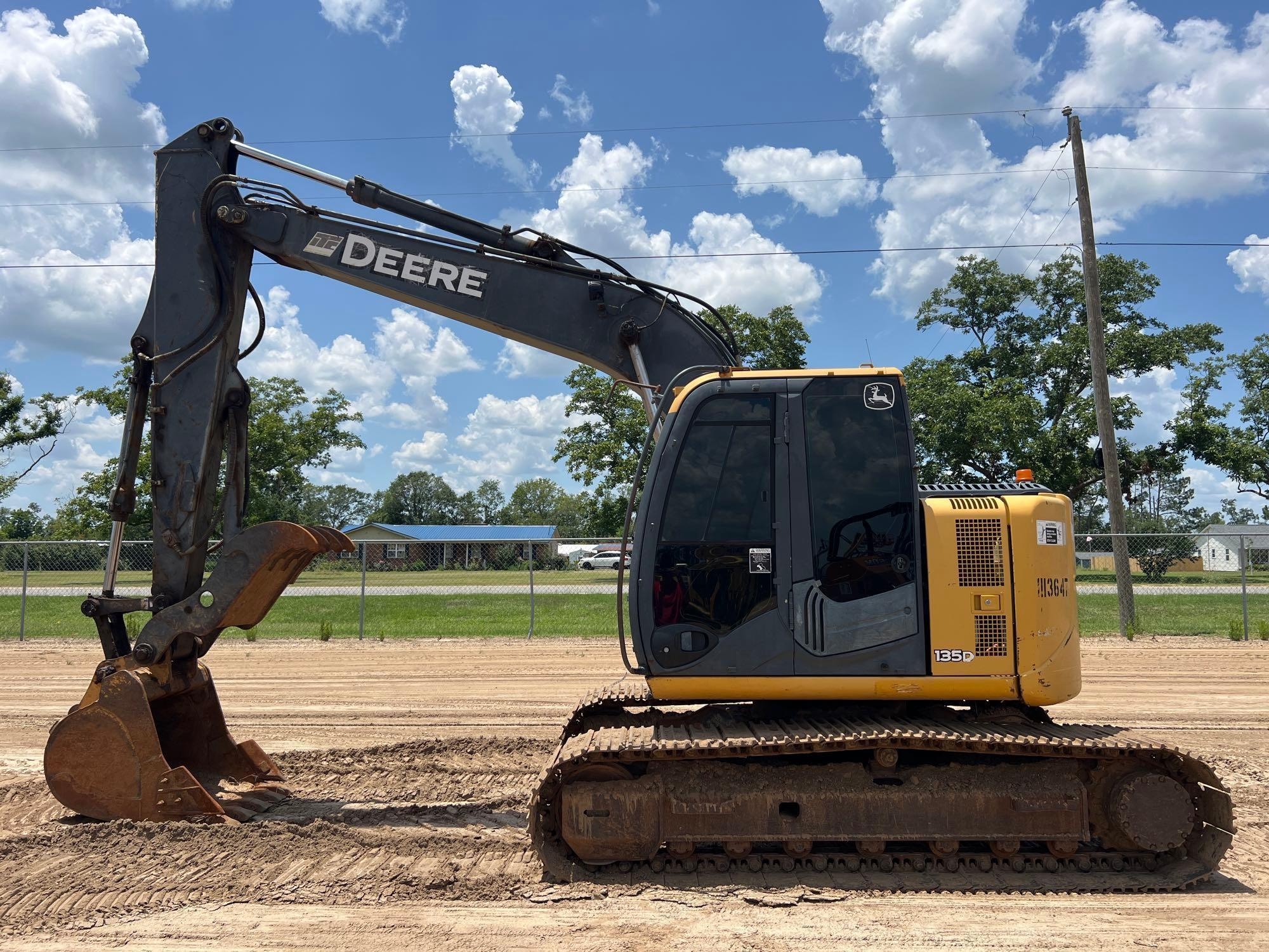 2009 JOHN DEERE 135D EXCAVATOR (A51242)