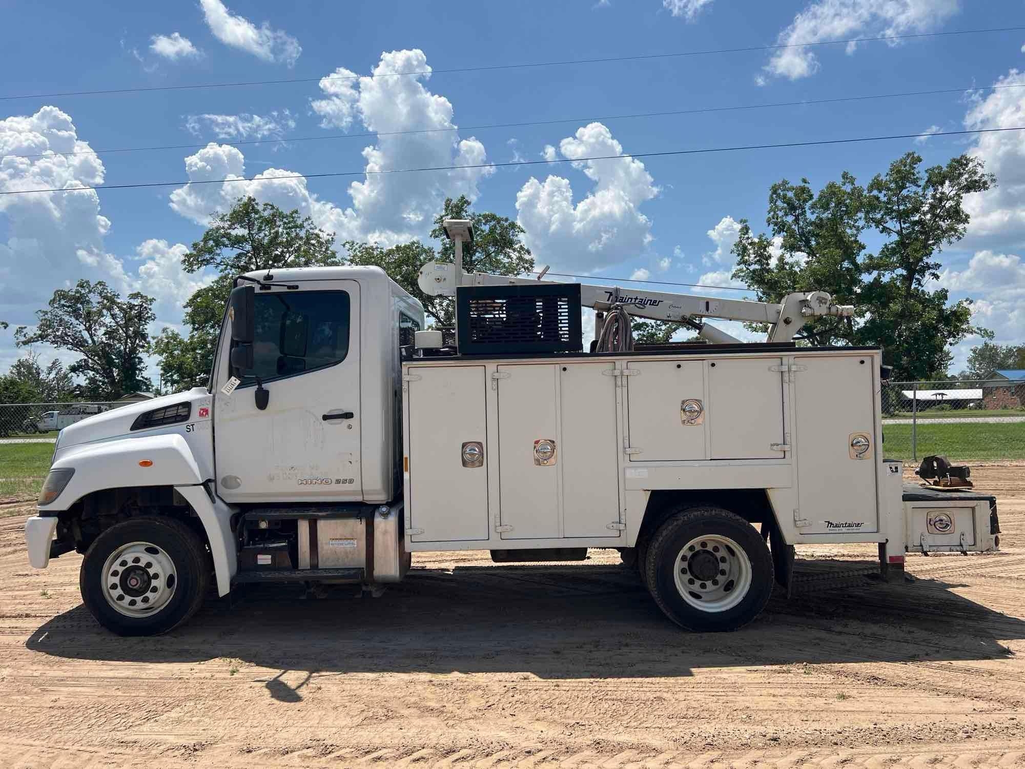 2018 HINO 258 SERVICE TRUCK (A51243)