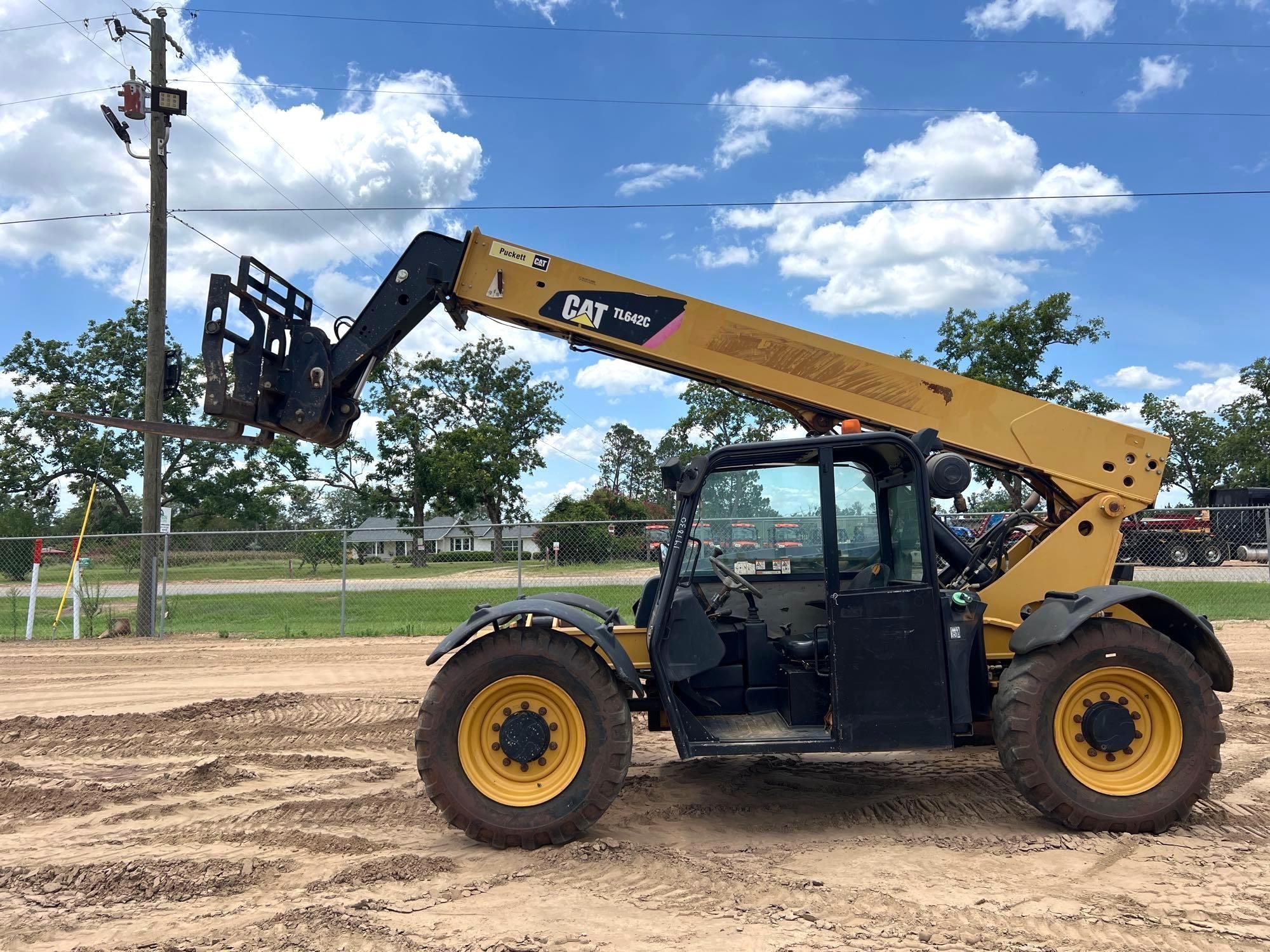 2016 CATERPILLAR TL642C TELESCOPIC FORKLIFT (A51242)