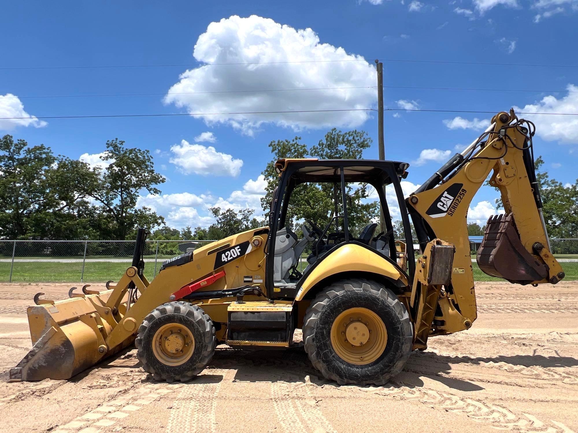 2013 CATERPILLAR 420F BACKHOE (A51242)