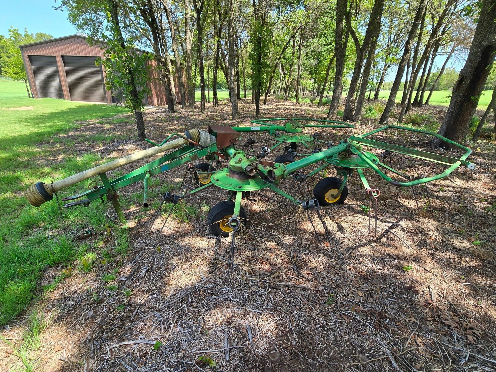 John Deere 752 4-Star Hay Tedder - Reliable Ground-Driven Tedding Machine (A51039)