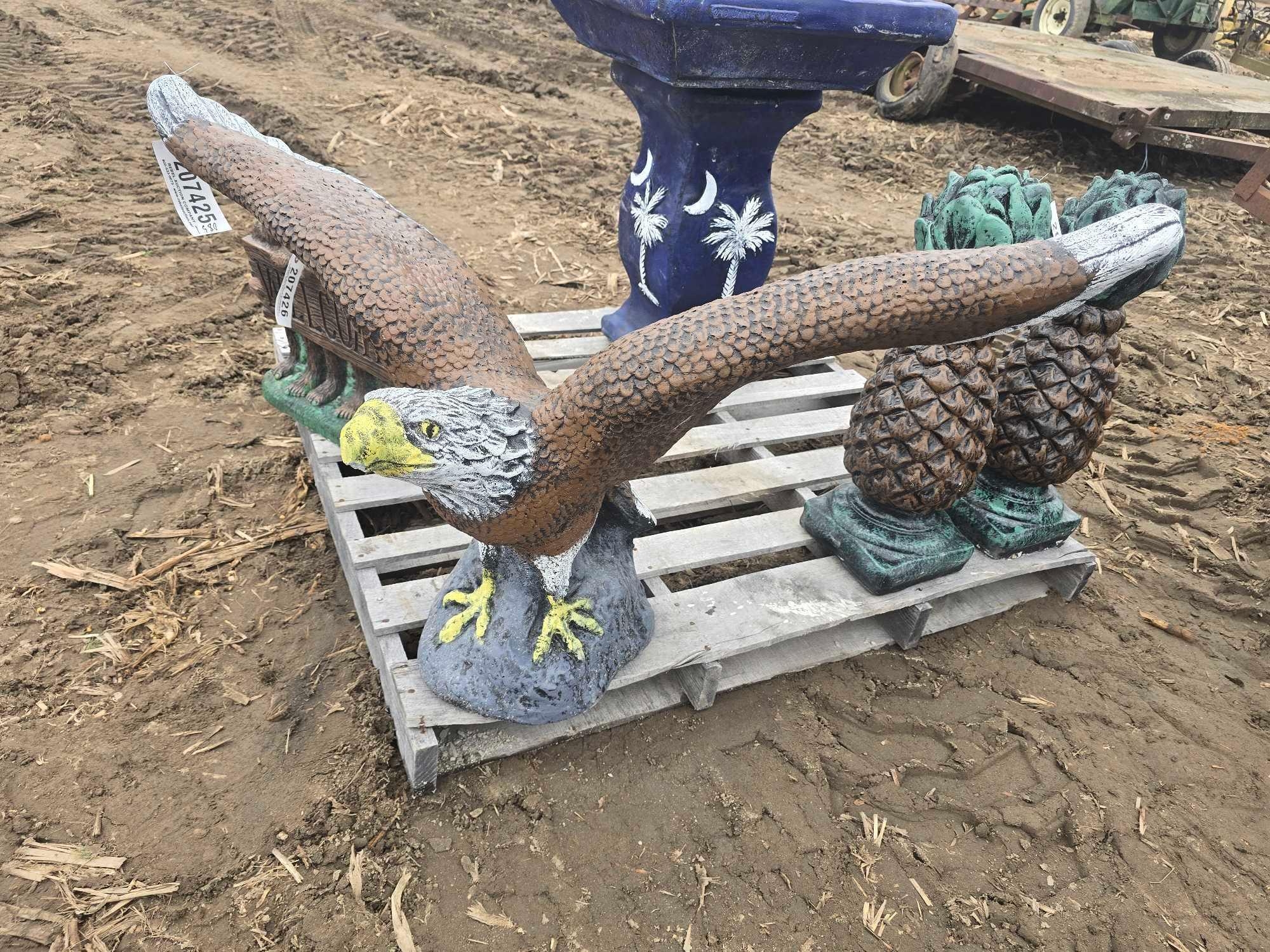 EAGLE CONCRETE STATUE (A58374)