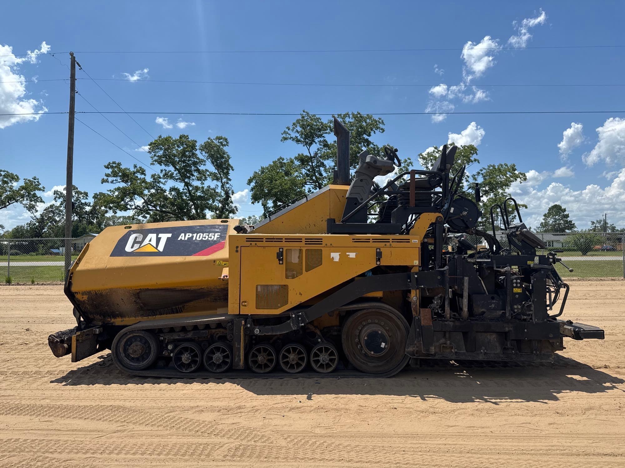 2015 CATERPILLAR AP1055F ASPHALT PAVER (A51242)