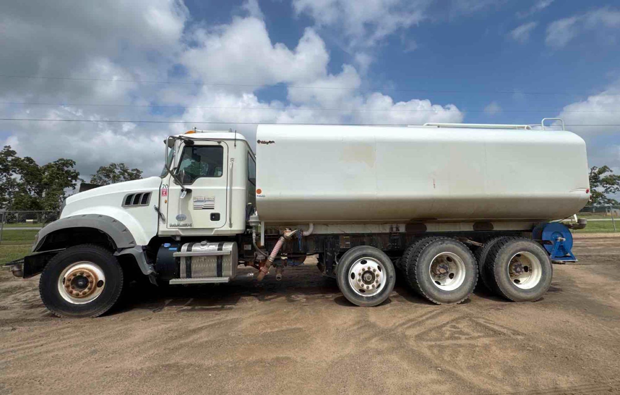 2014 MACK GU713 WATER TRUCK (A51243)