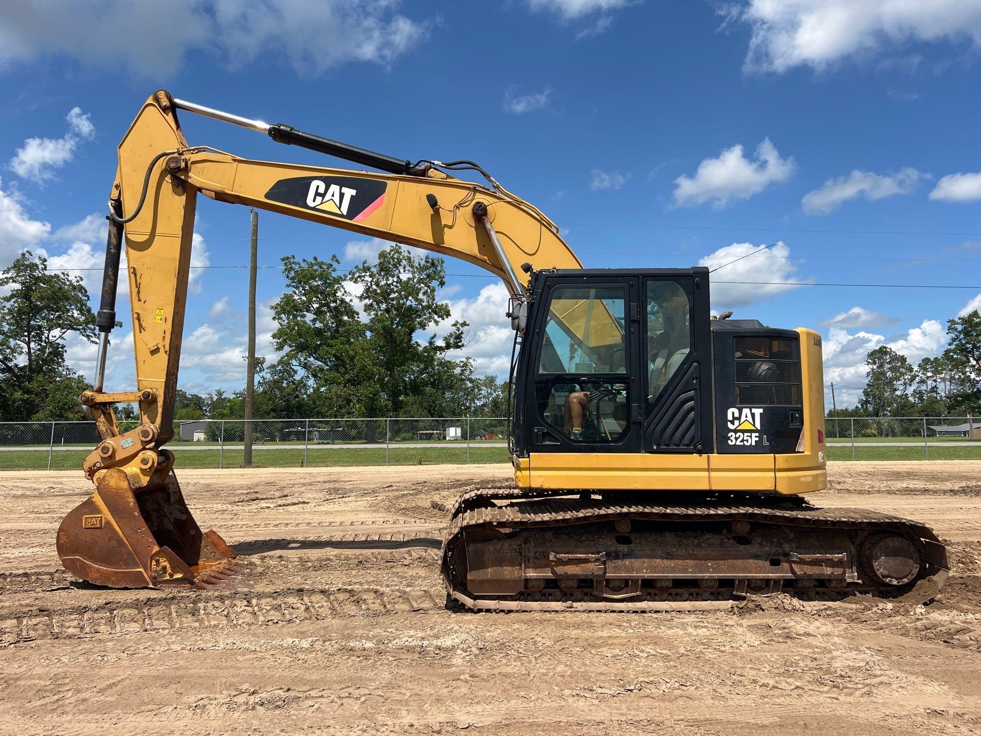 2016 CATERPILLAR 325FL EXCAVATOR (A51246)