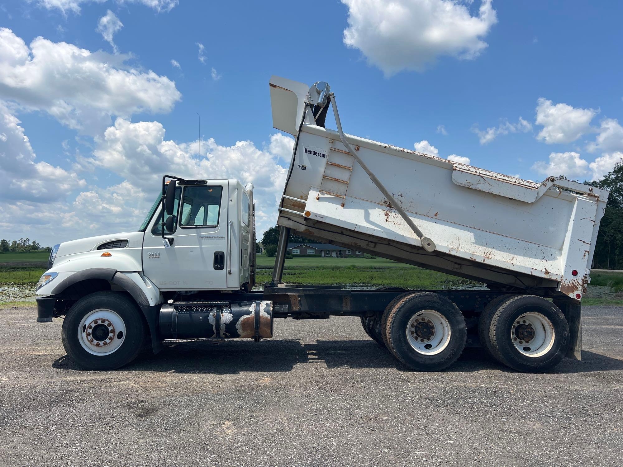 2006 INTERNATIONAL 7400 6X4 DUMP TRUCK (A51406)