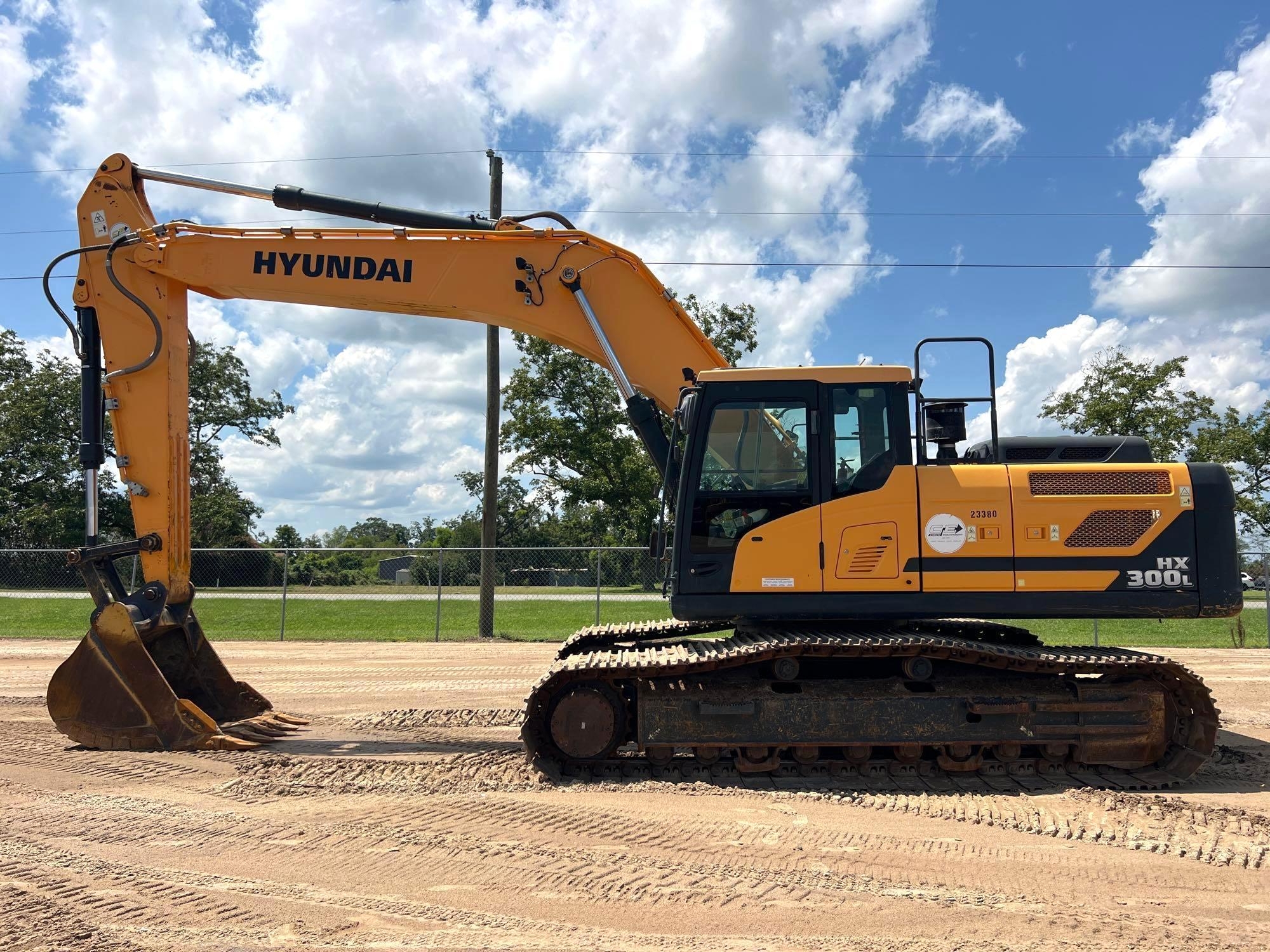 HYUNDAI HX300L EXCAVATOR (A51246)