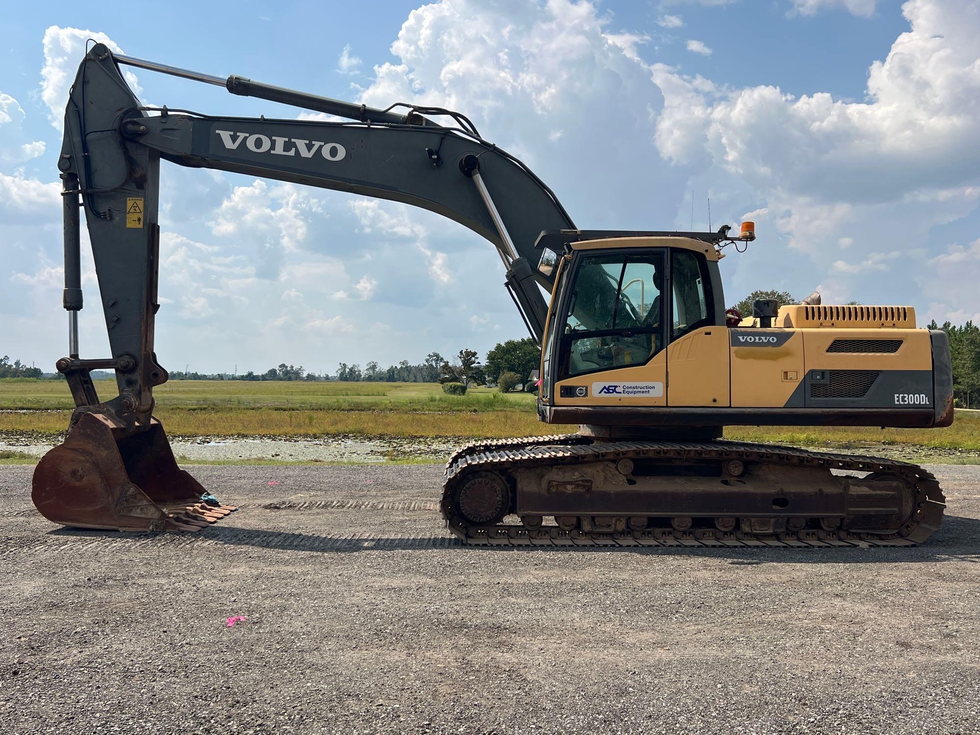 2012 VOLVO EC300DL EXCAVATOR (A51406)
