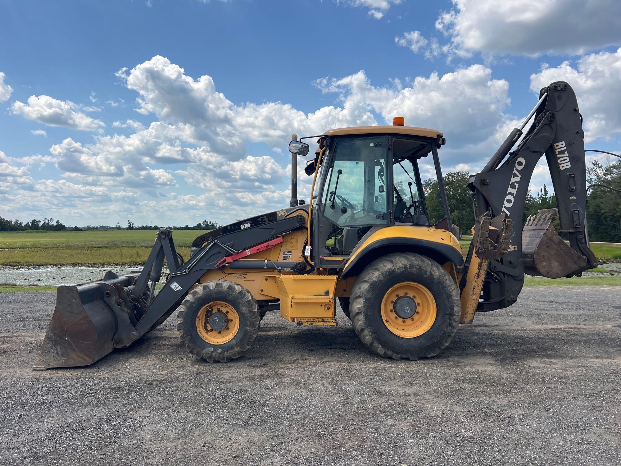 2012 VOLVO BL70B BACKHOE LOADER (A51406)