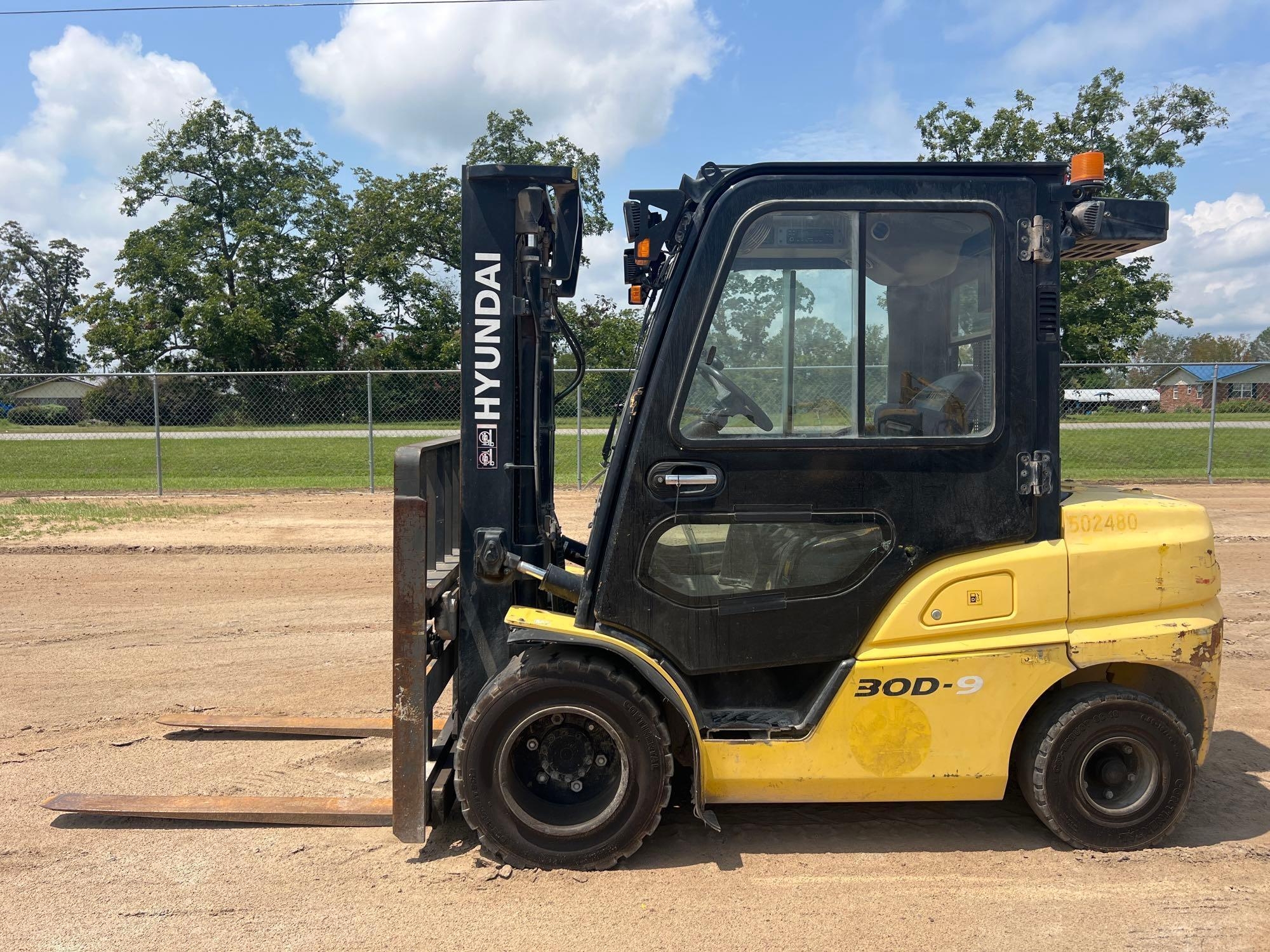 HYUNDAI 30D-9 STRAIGHT MAST FORKLIFT (A51246)