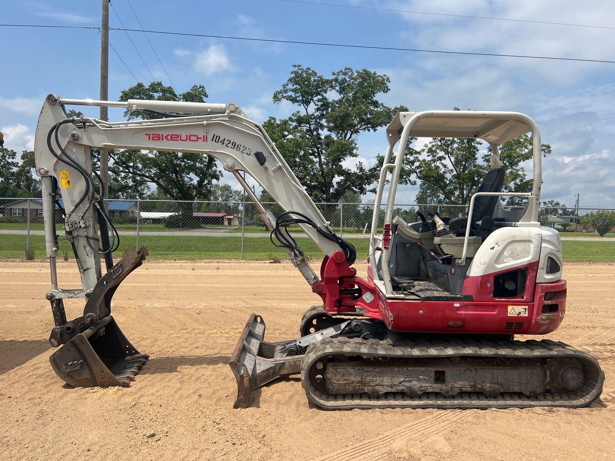 2015 TAKEUCHI TB260 EXCAVATOR (A51246)