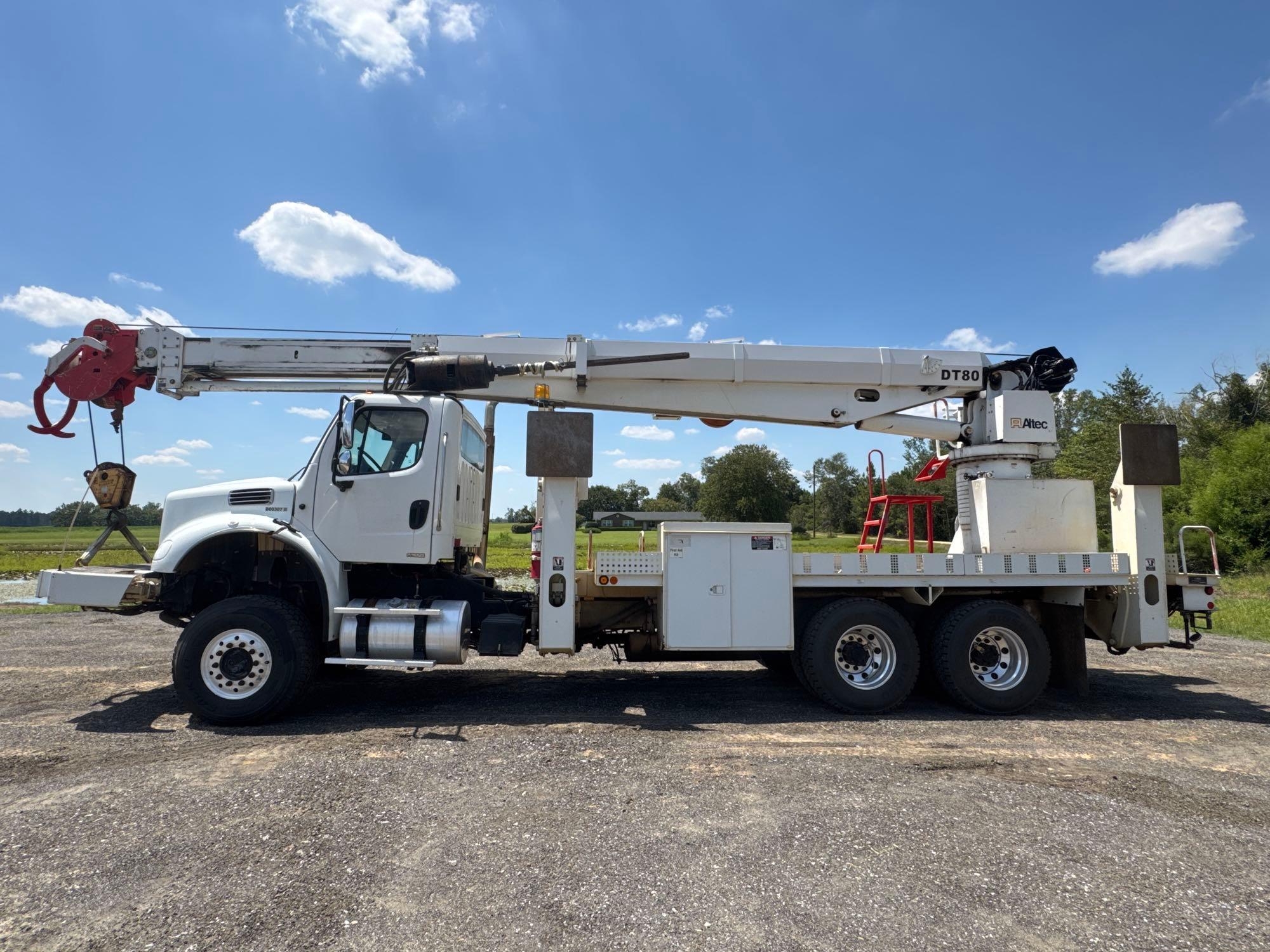 2009 FREIGHTLINER BUSINESS CLASS M2 CRANE/POLE TRUCK (A51406)