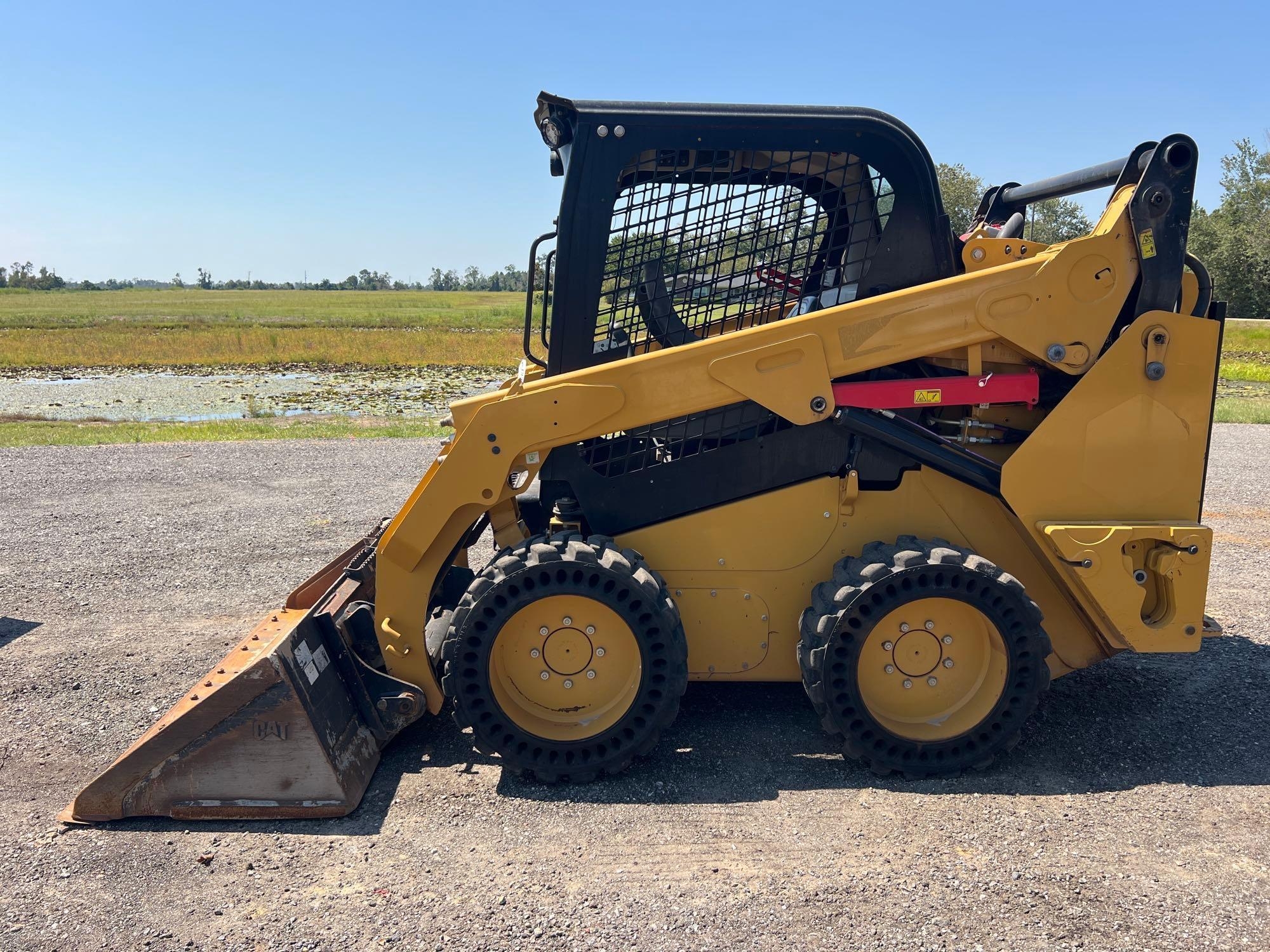 2022 CATERPILLAR 242D3 SKID STEER (A51406)
