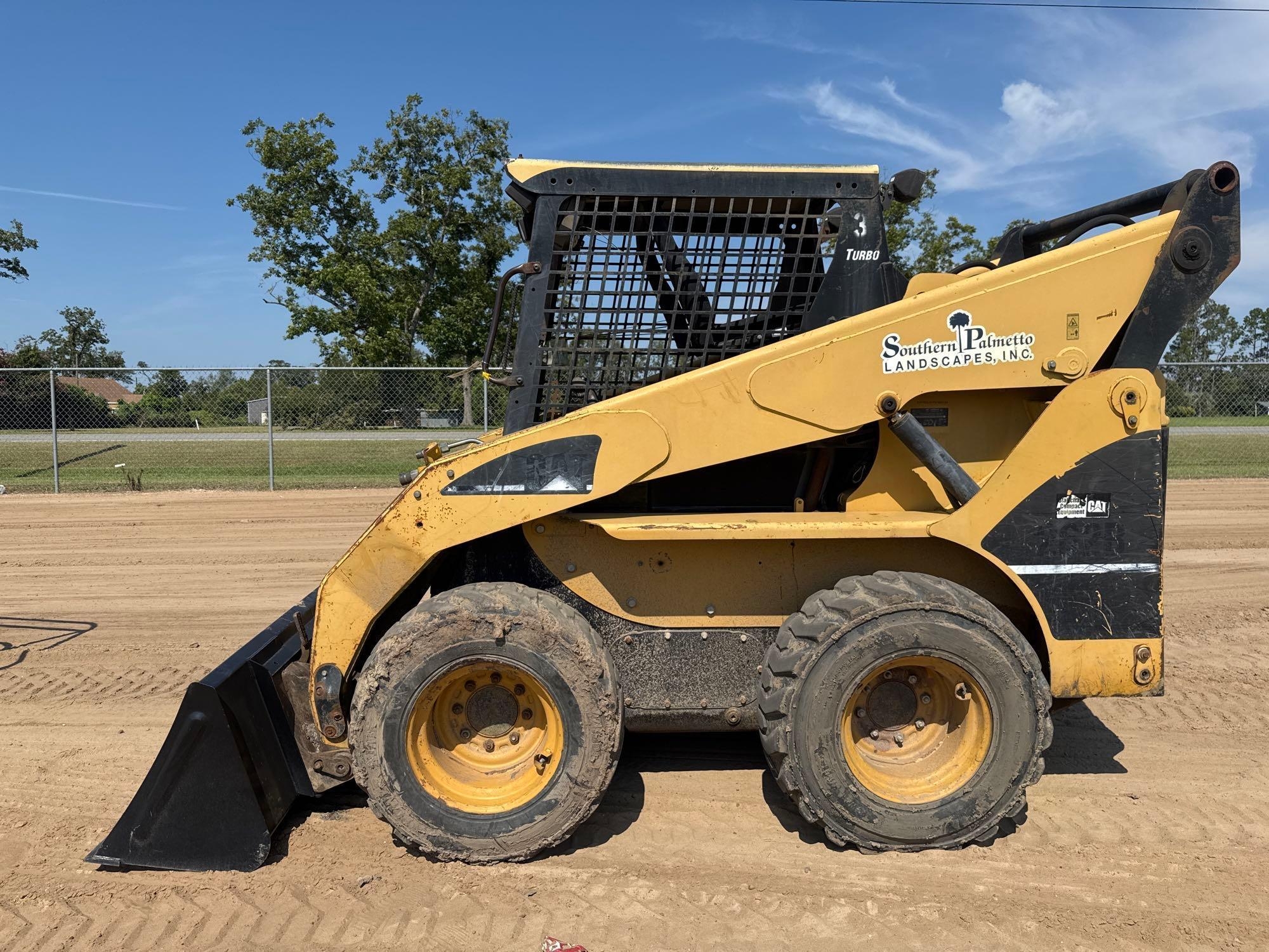2004 CATERPILLAR 262B SKID STEER (A51246)