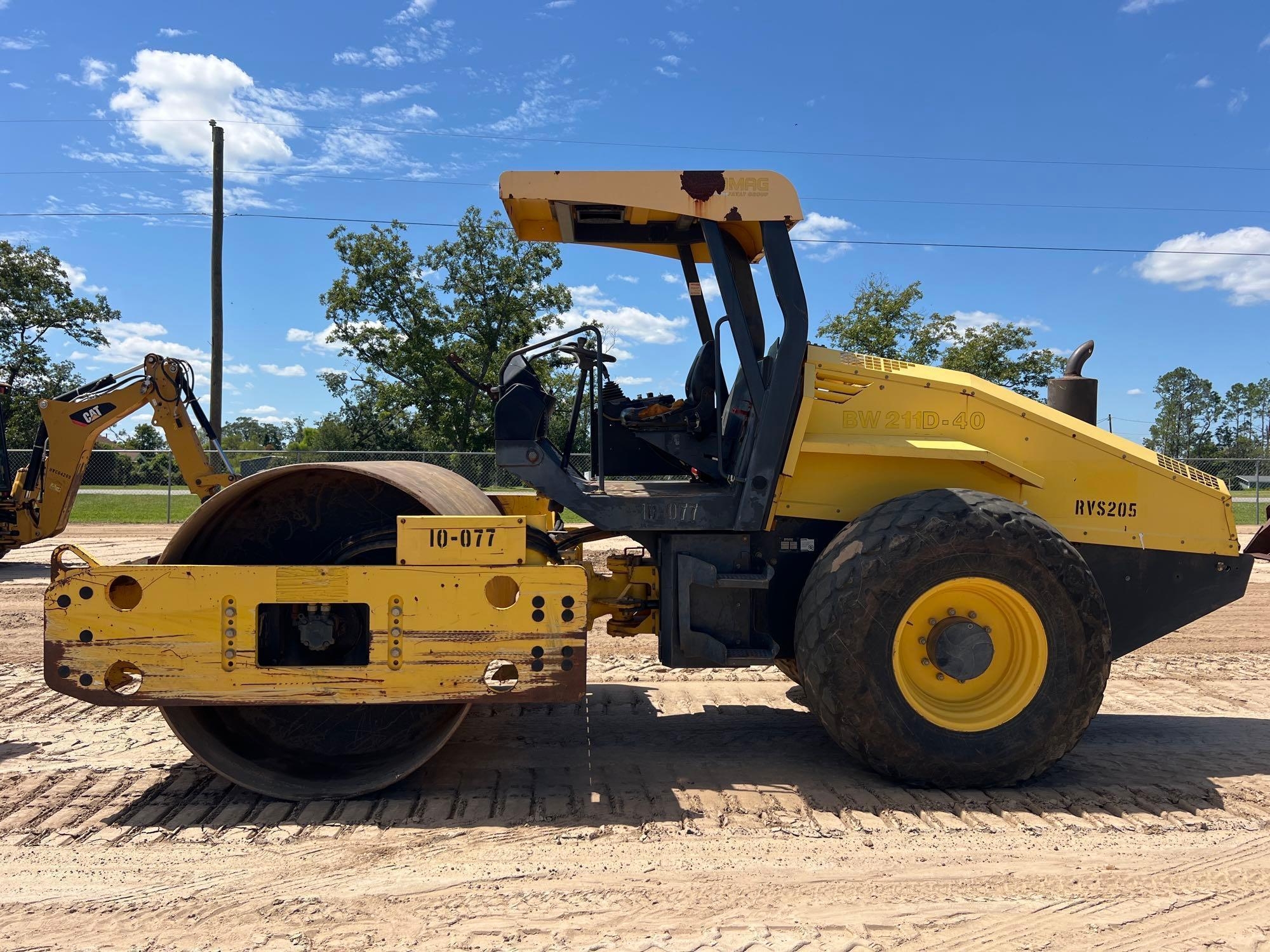 2011 BOMAG BW211 D-40 SMOOTH DRUM ROLLER (A51246)