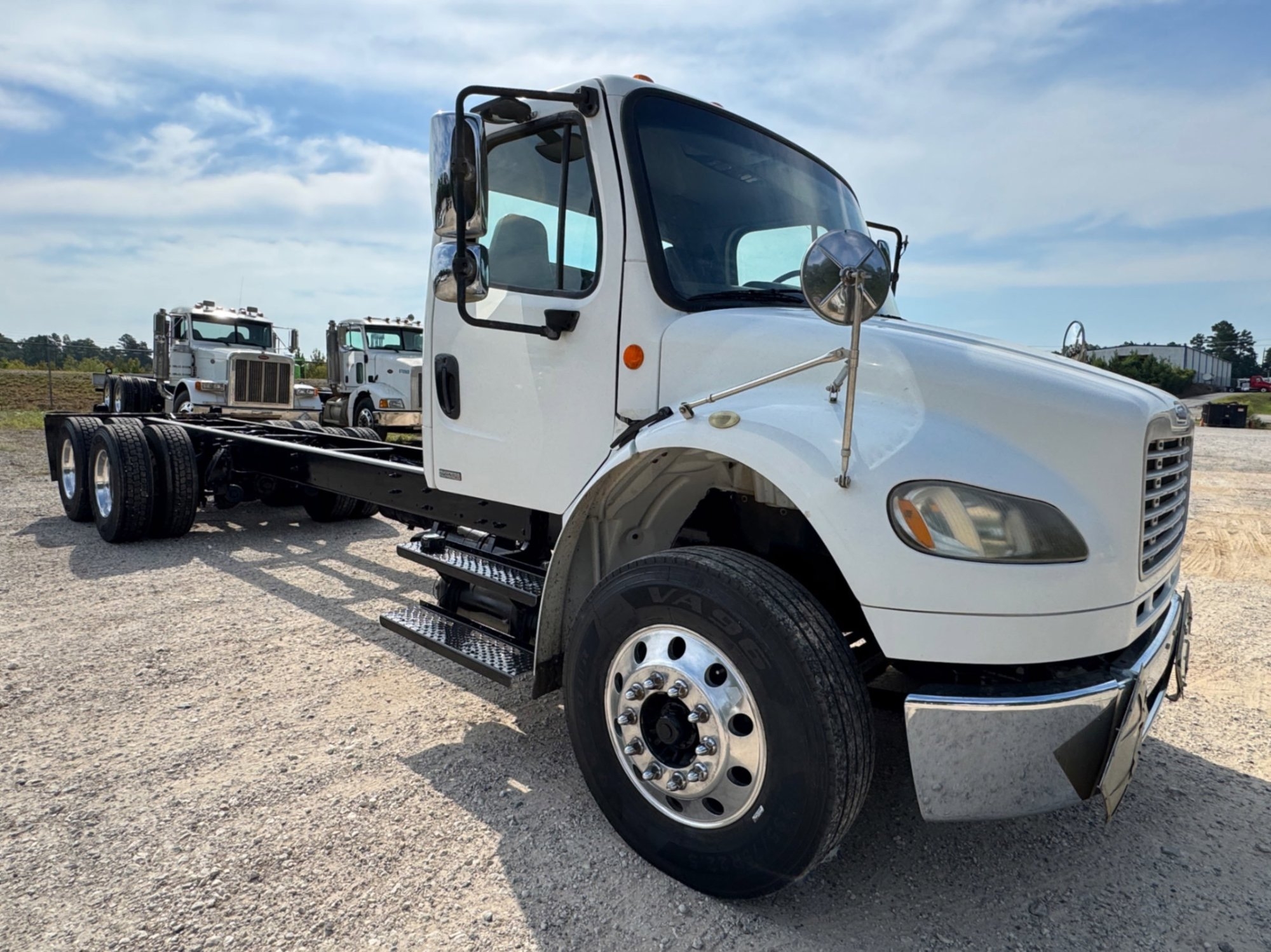 2010 FREIGHTLINER M2 BUSINESS CLASS CAB AND CHASSIS (A52472)