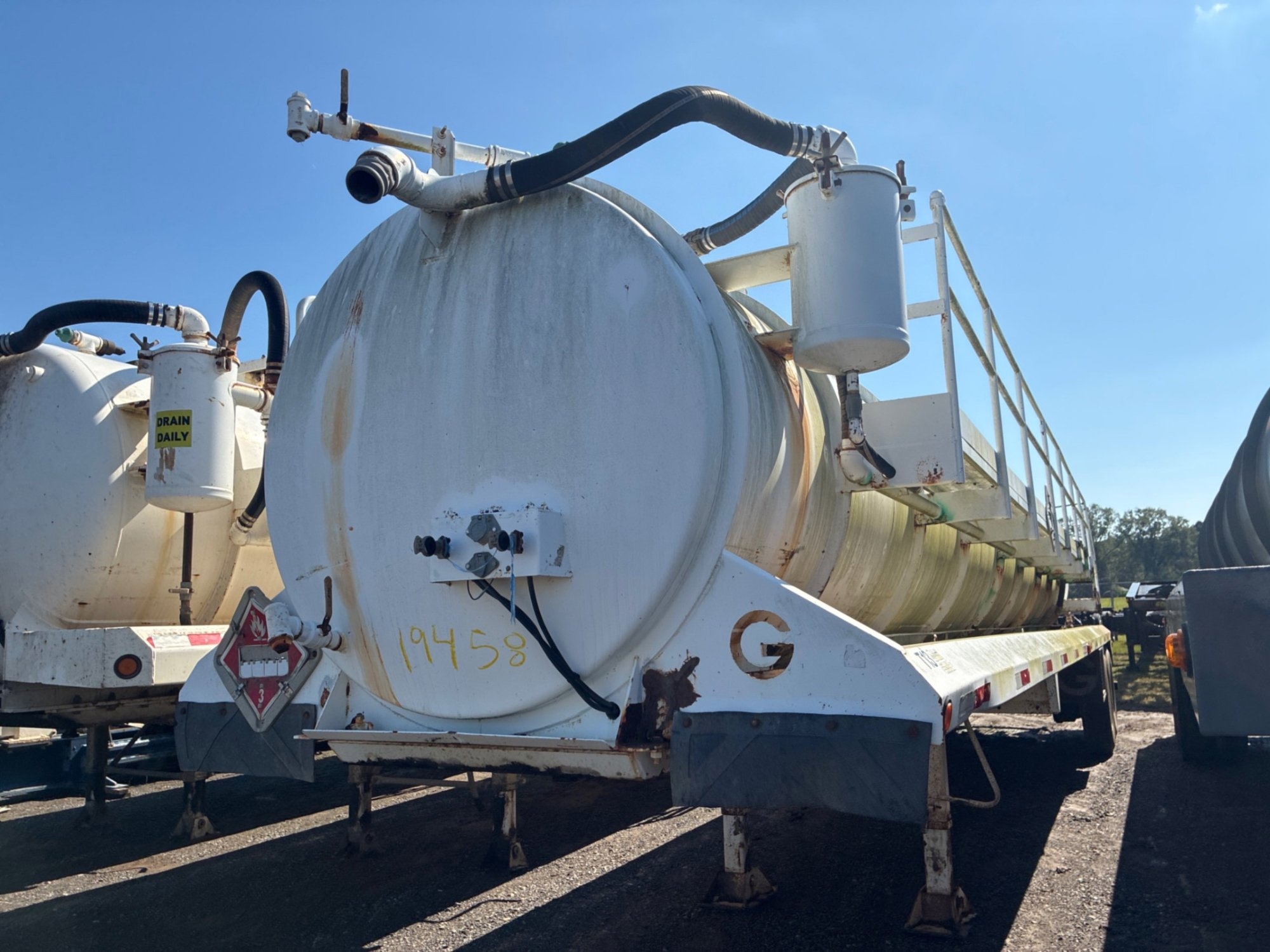 2011 GAYLEAN  130 BBL VACUUM TRAILER (A55745)