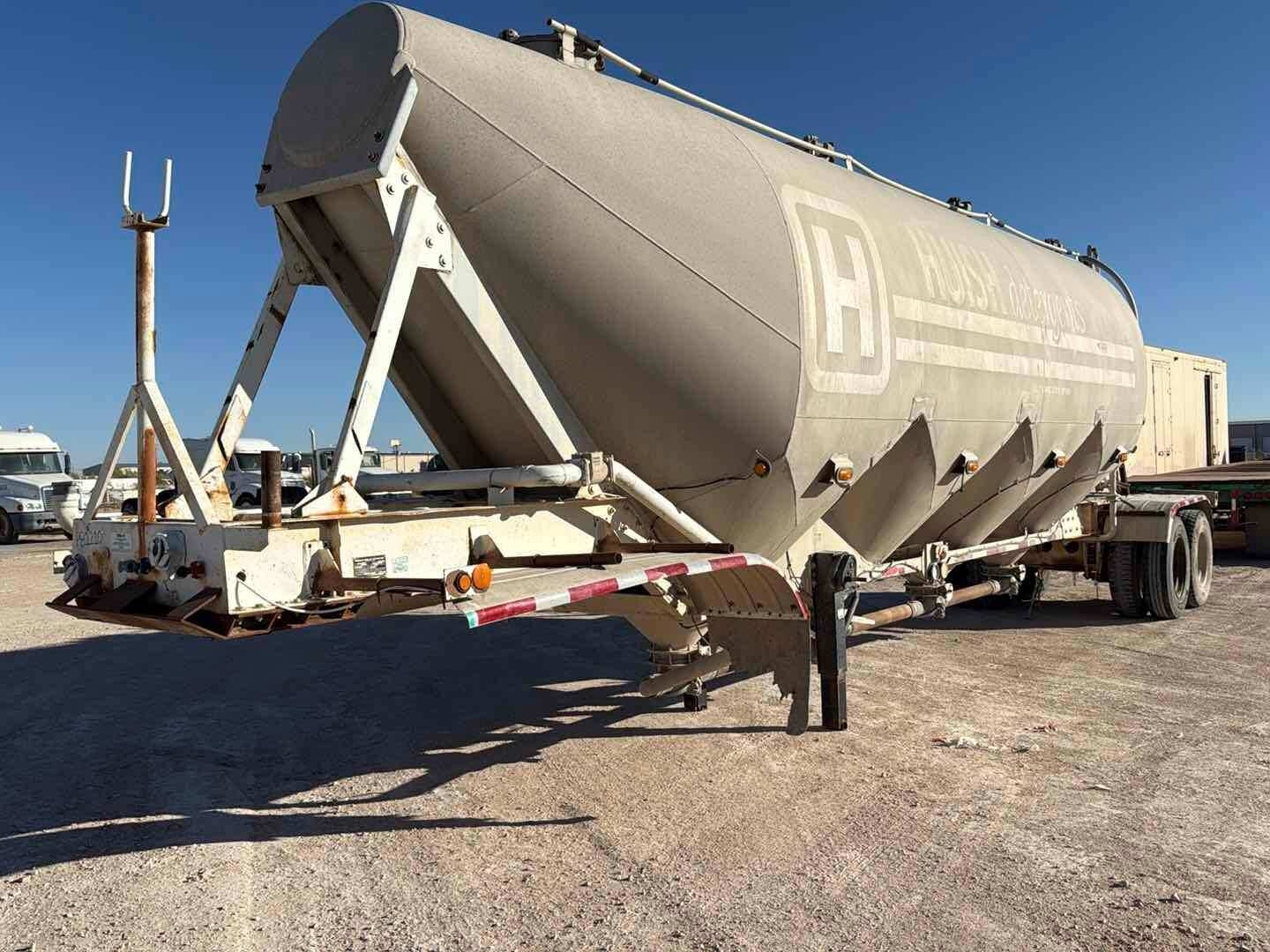 1981 FREUHAUF  PNEUMATIC (A58214)