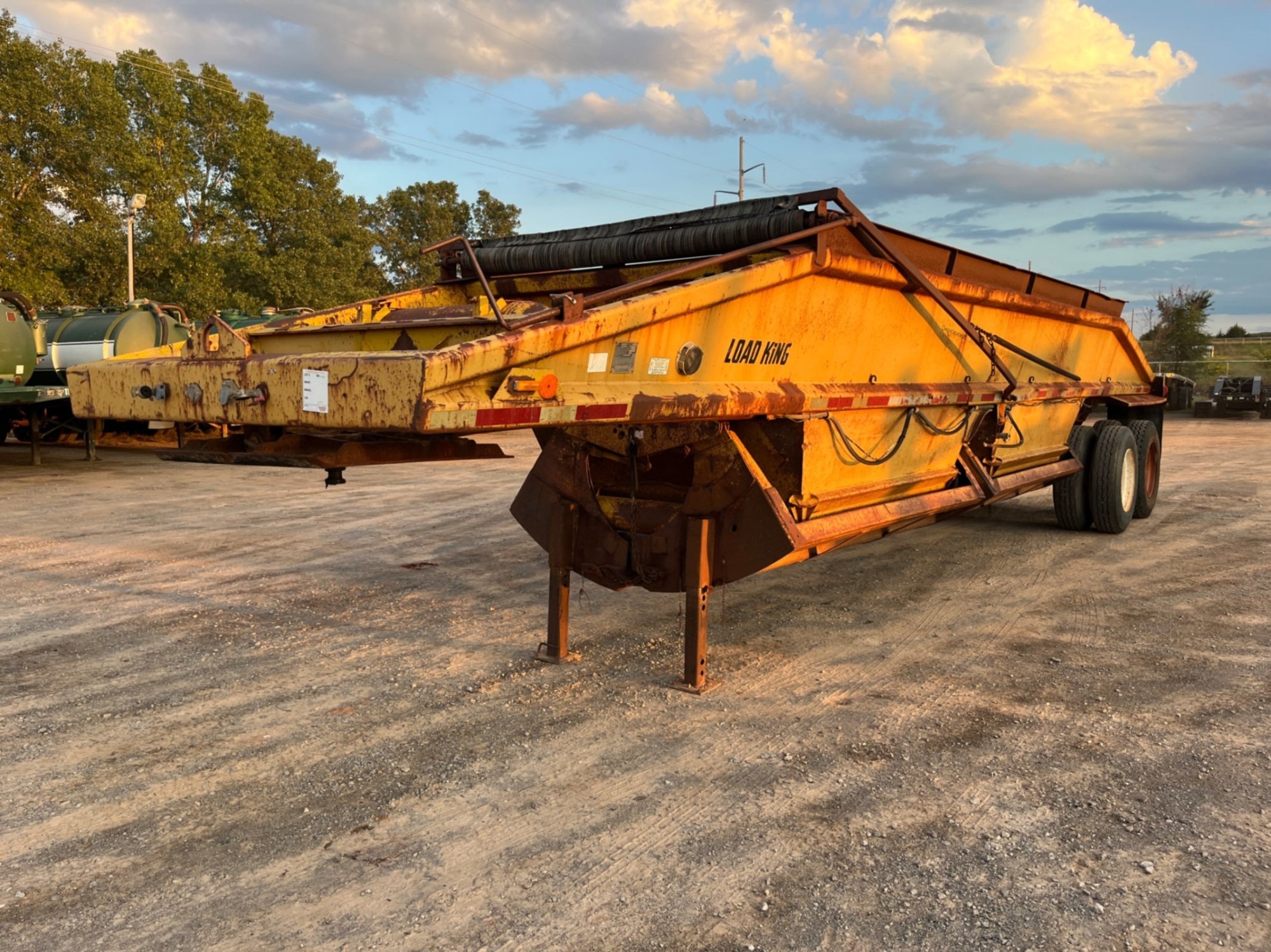 1981 LOAD KING BELLY DUMP (A53843)