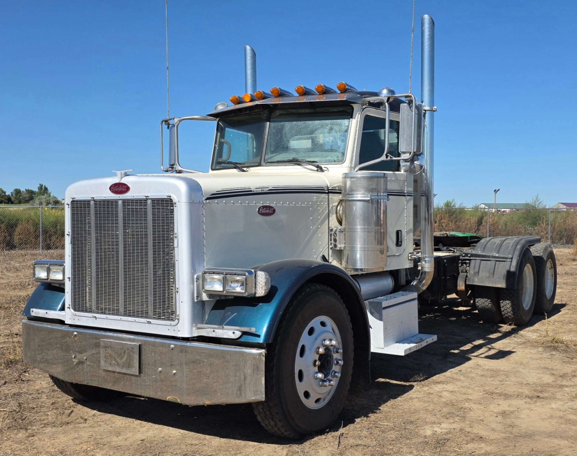 2006 PETERBILT 379 DAYCAB (A52472)