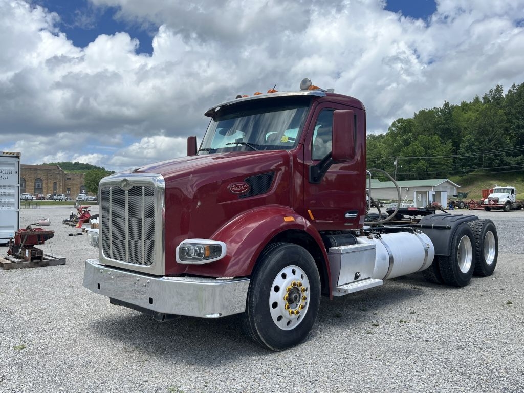 2017 Peterbilt 567 Day Cab (A52384)