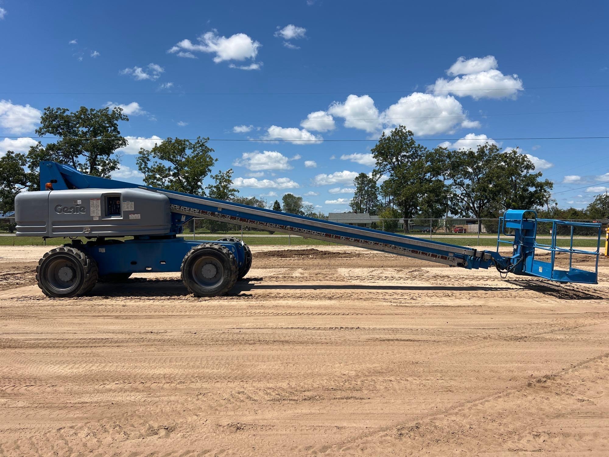 2005 GENIE S-80 MANLIFT (A51246)