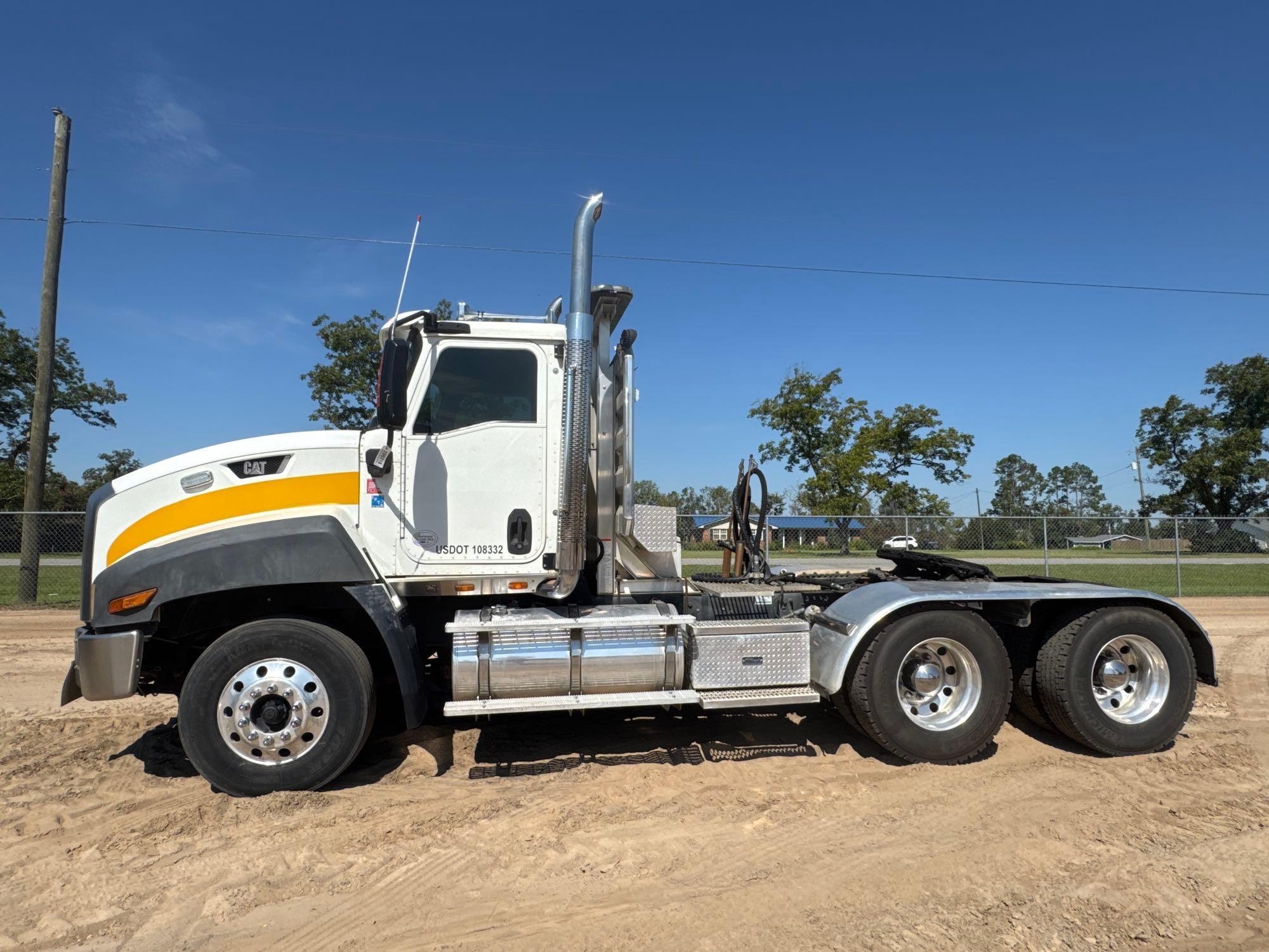 2013 CATERPILLAR ROAD TRACTOR (A51247)