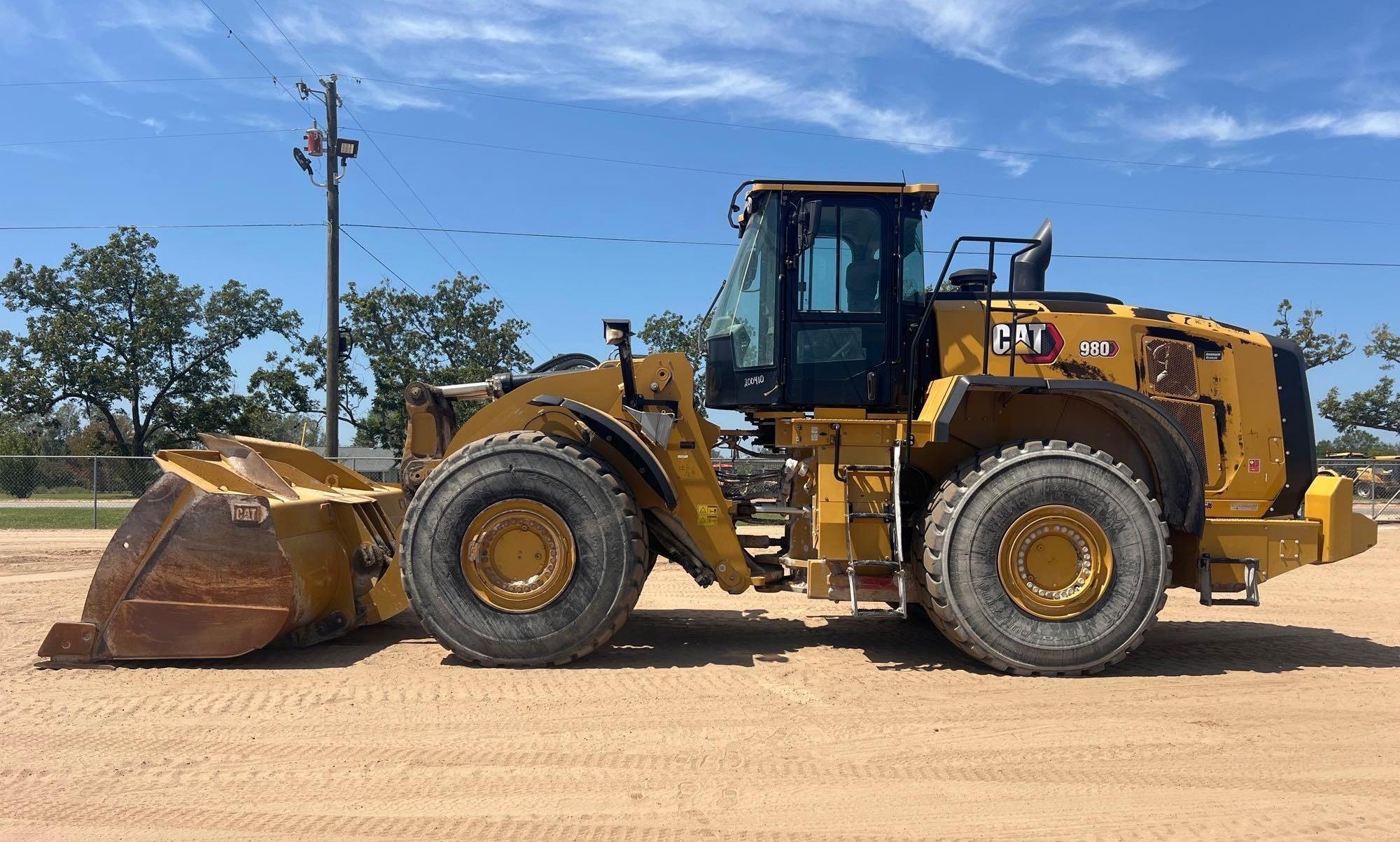 2022 CATERPILLAR 980 WHEEL LOADER (A52705)