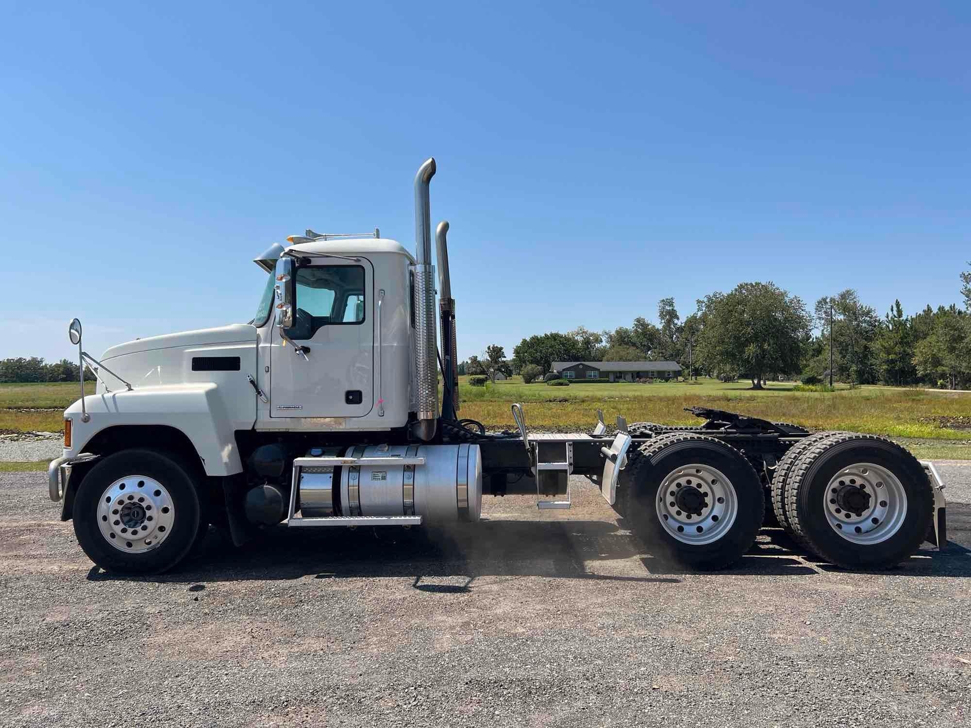 2019 MACK PINNACLE P164T DAYCAB ROAD TRACTOR (A51406)
