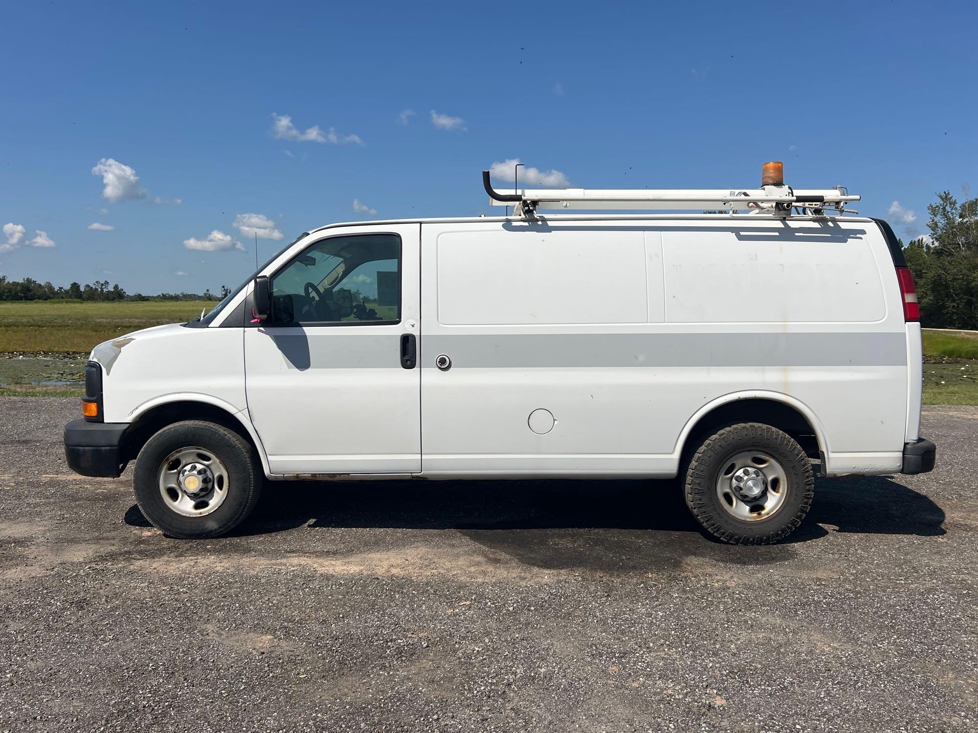 2011 CHEVROLET EXPRESS SERVICE VAN (A51406)