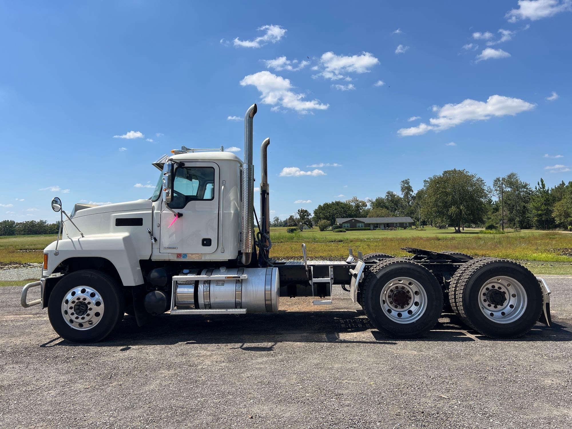 2019 MACK PINNACLE P164T DAY CAB ROAD TRACTOR (A51406)